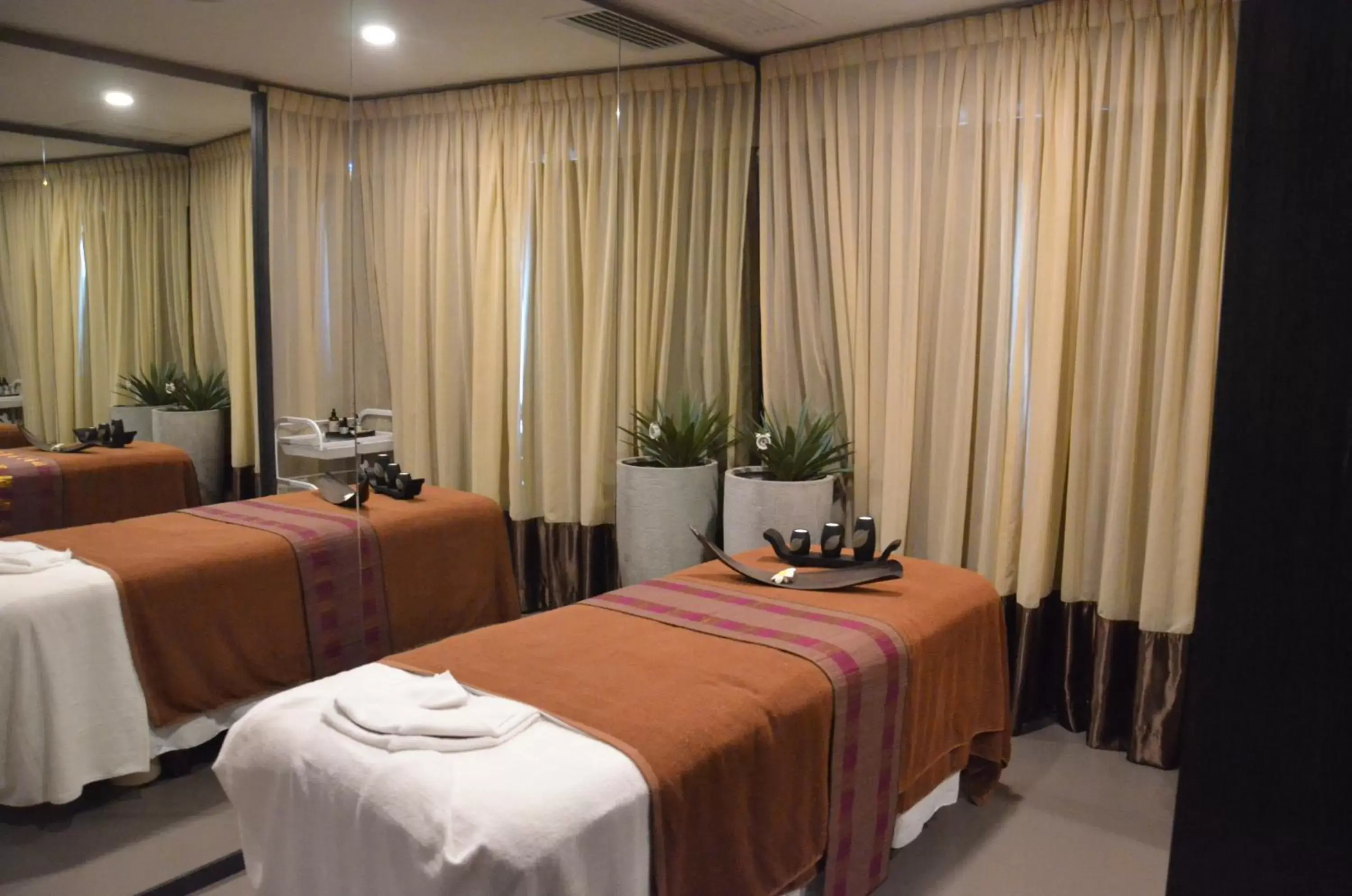Massage, Bed in G Hotel Kelawai