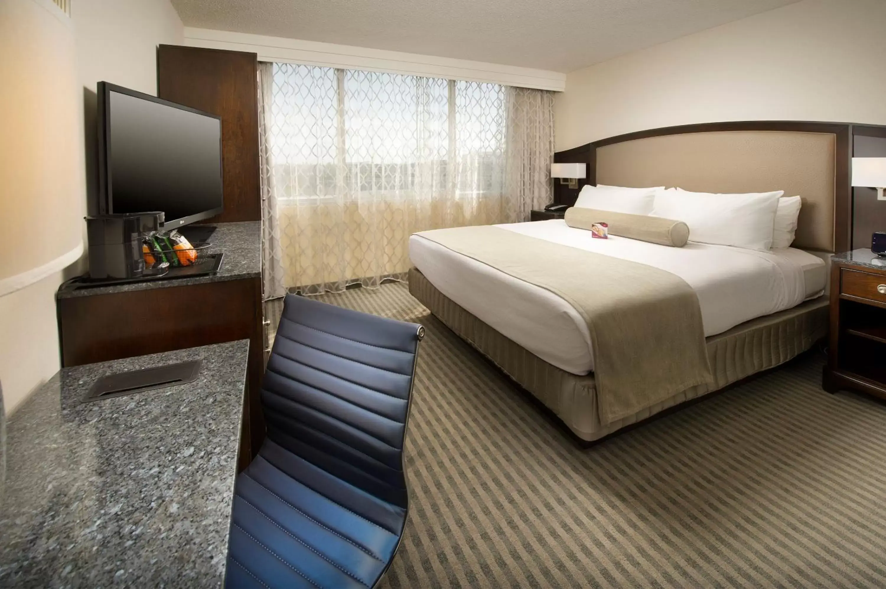 Photo of the whole room, Bed in Crowne Plaza Seattle Airport, an IHG Hotel