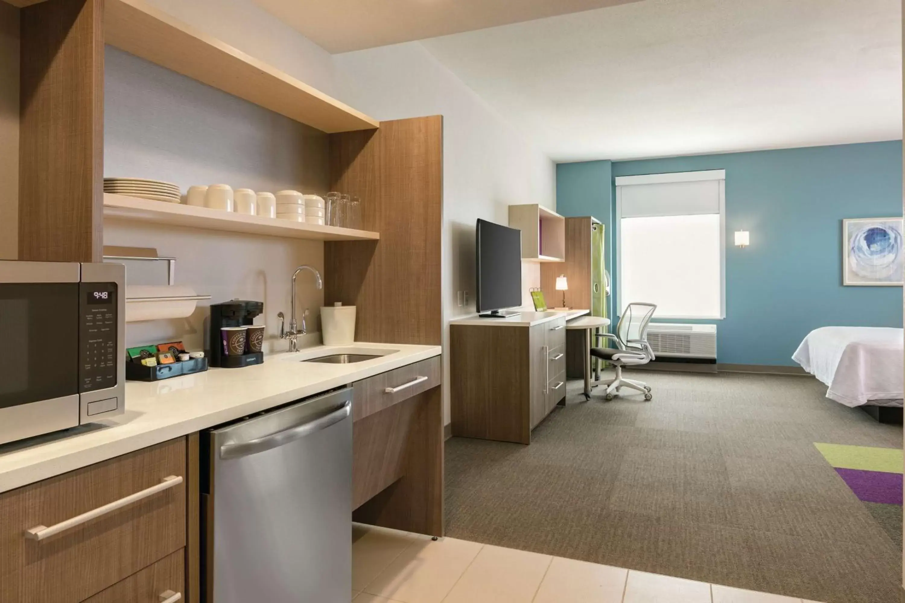 Bedroom, Kitchen/Kitchenette in Home2 Suites By Hilton Williamsville Buffalo Airport