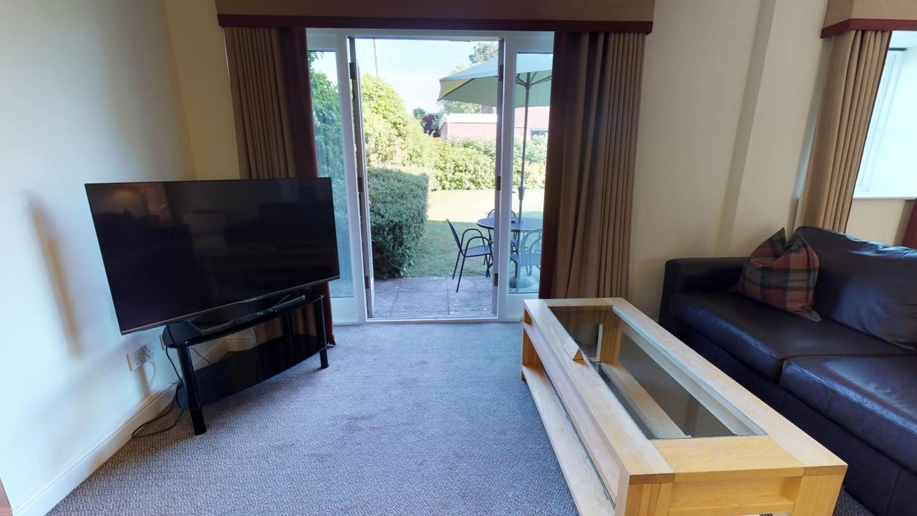 Balcony/Terrace, TV/Entertainment Center in Macdonald Elmers Court Resort