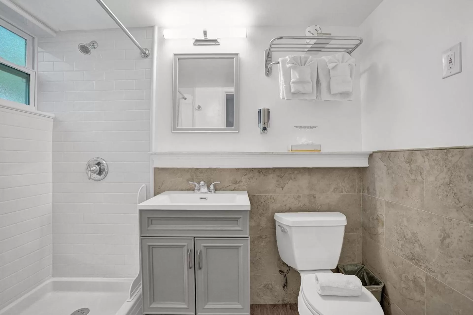 Bathroom in The Worthington Resorts - Clothing Optional - Men Only - Solo hombres