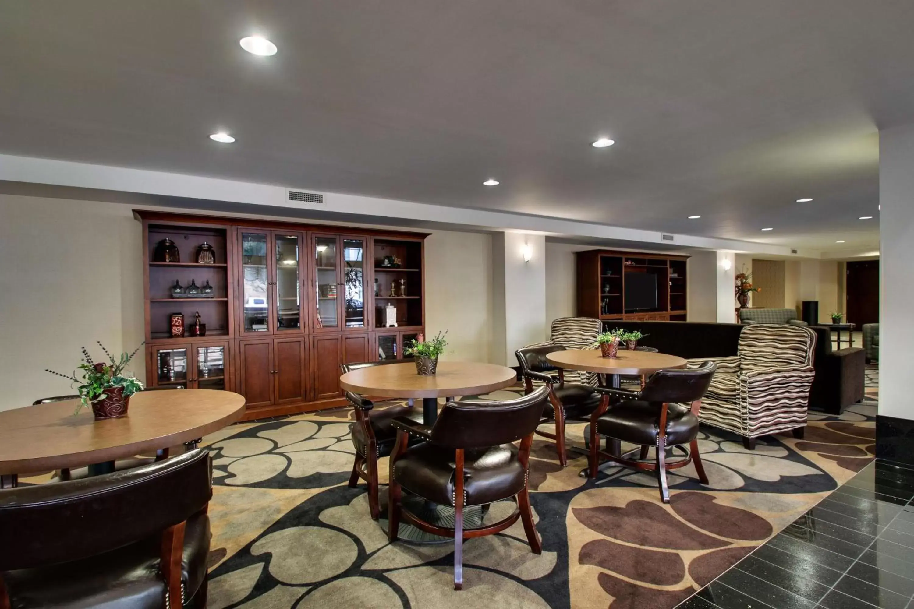Lobby or reception, Restaurant/Places to Eat in Drury Plaza Hotel Broadview Wichita