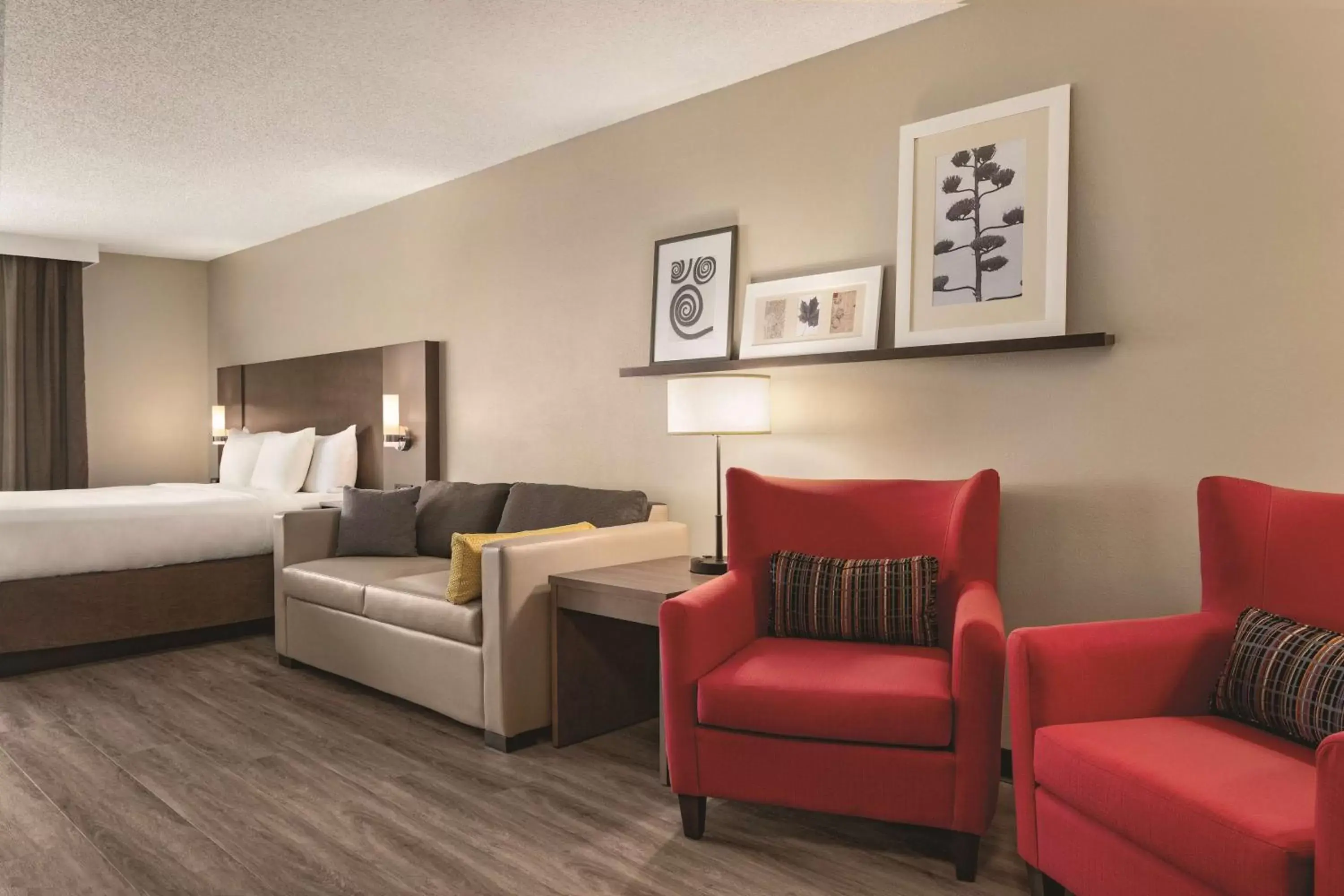Photo of the whole room, Seating Area in Country Inn & Suites by Radisson, Buffalo, MN