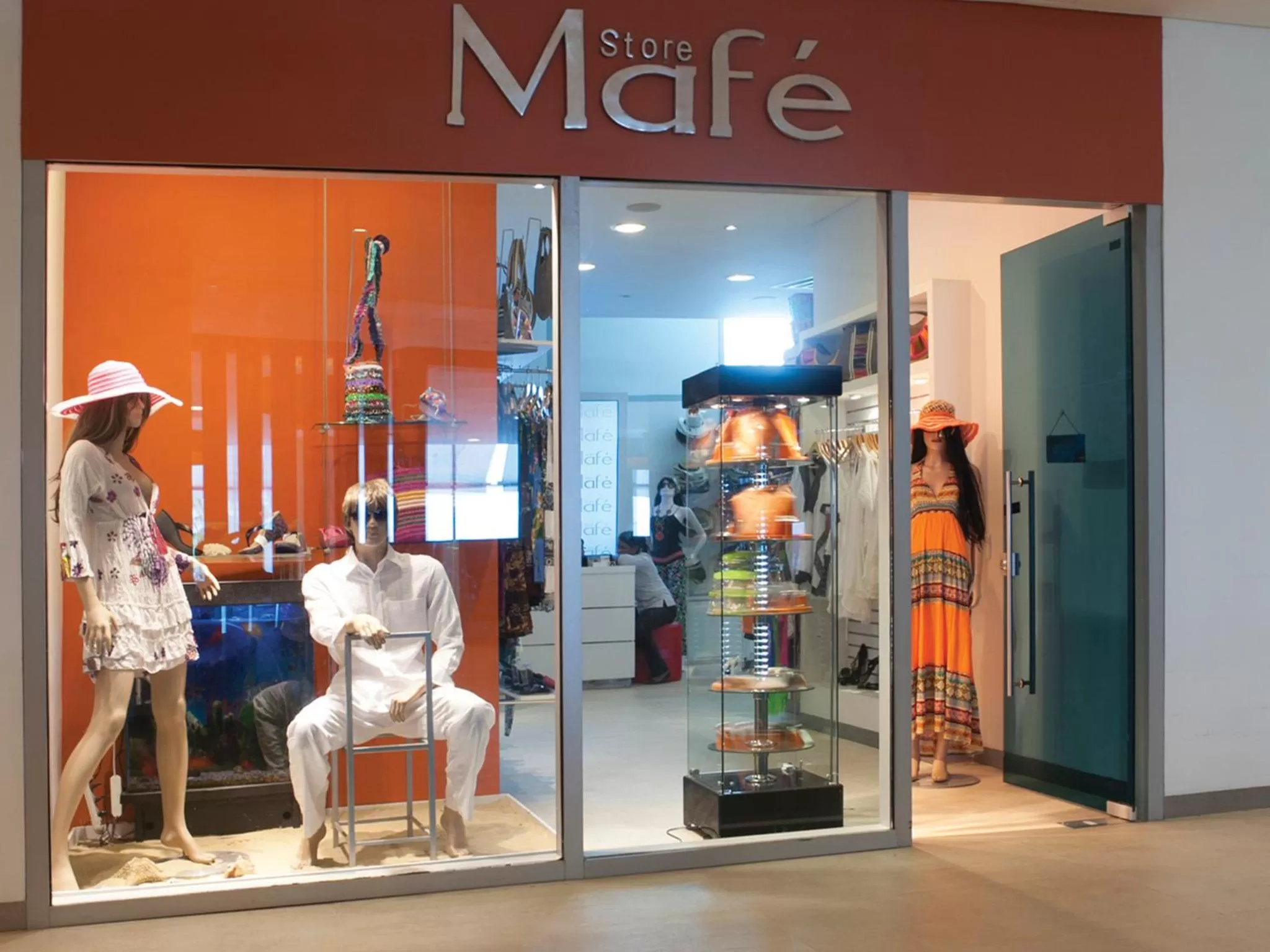 On-site shops in Las Americas Torre Del Mar