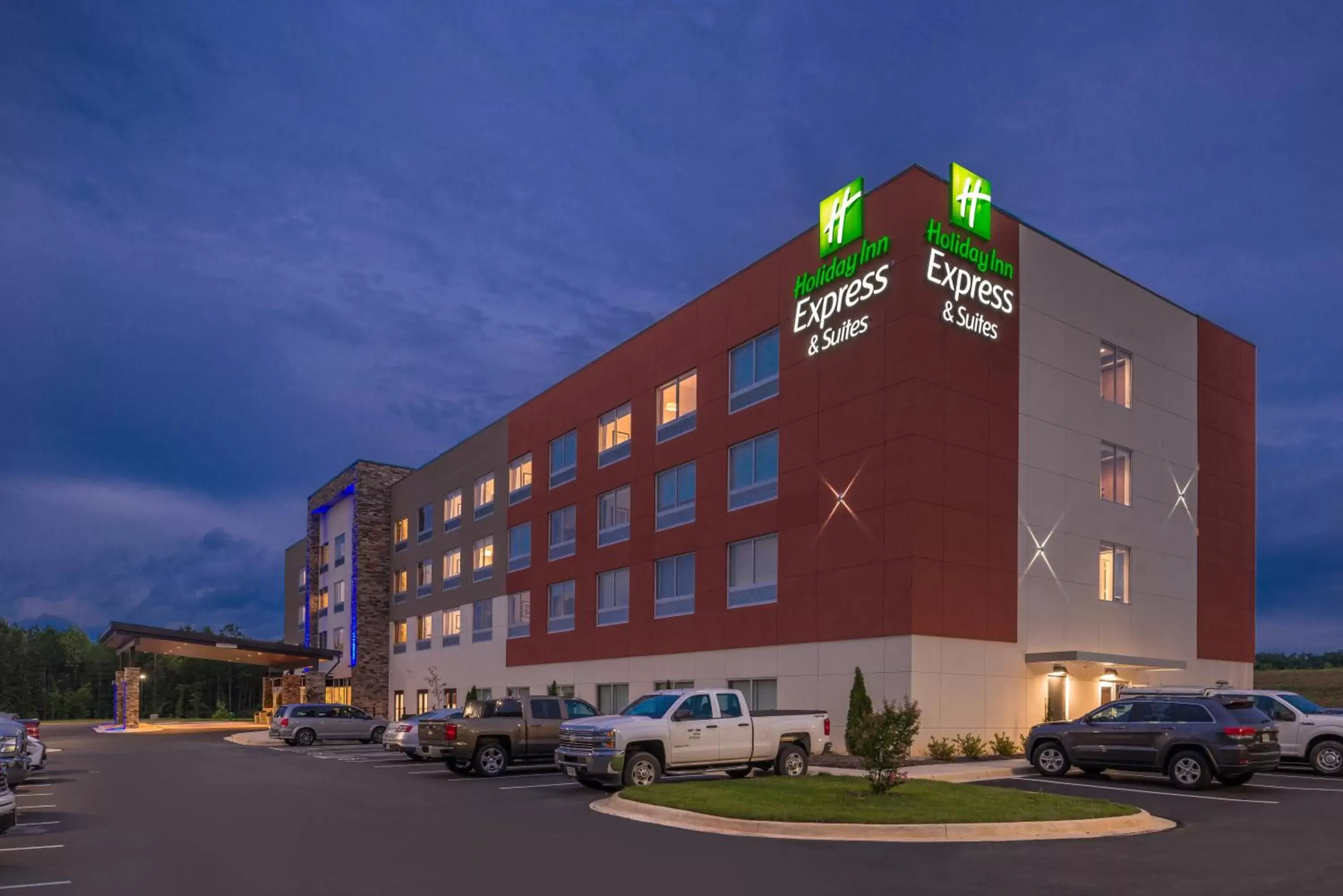 Property Building in Holiday Inn Express & Suites Farmville, an IHG Hotel