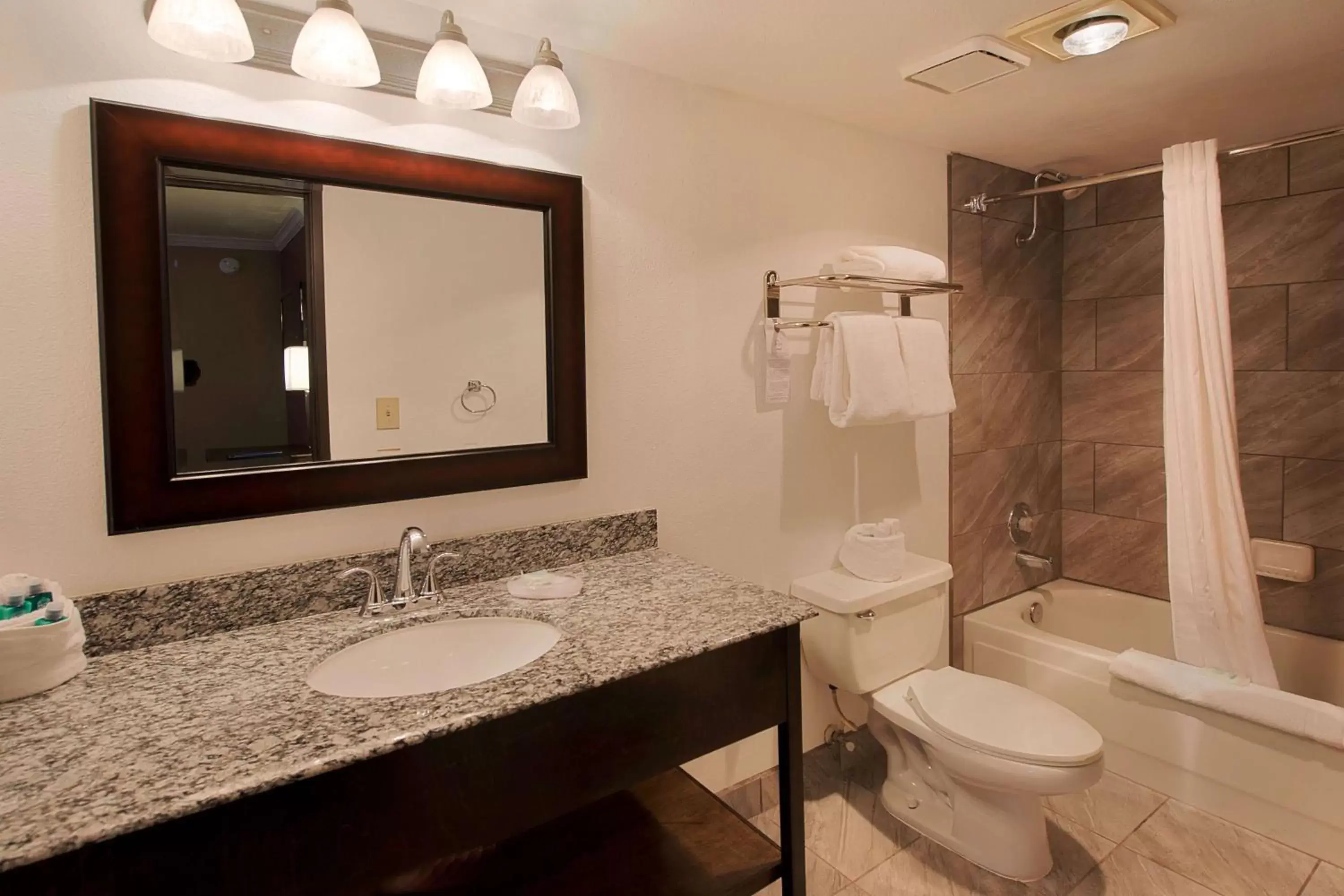 Bathroom in Best Western InnSuites Tucson Foothills Hotel & Suites