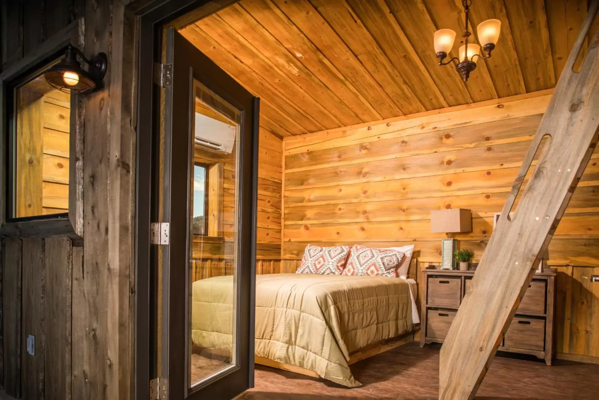 Bed in Zion Mountain Ranch