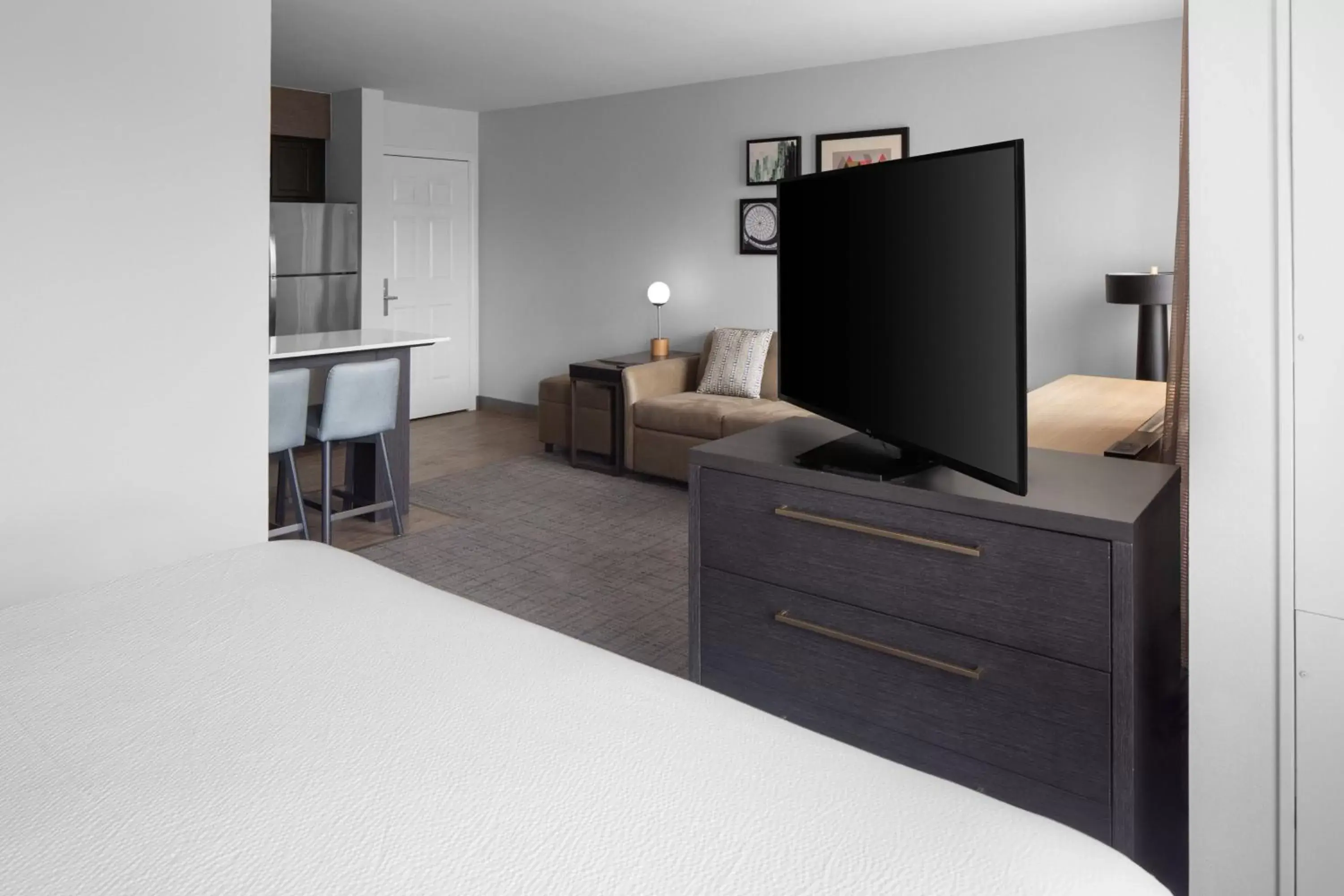Photo of the whole room, TV/Entertainment Center in Residence Inn Fort Worth Cultural District