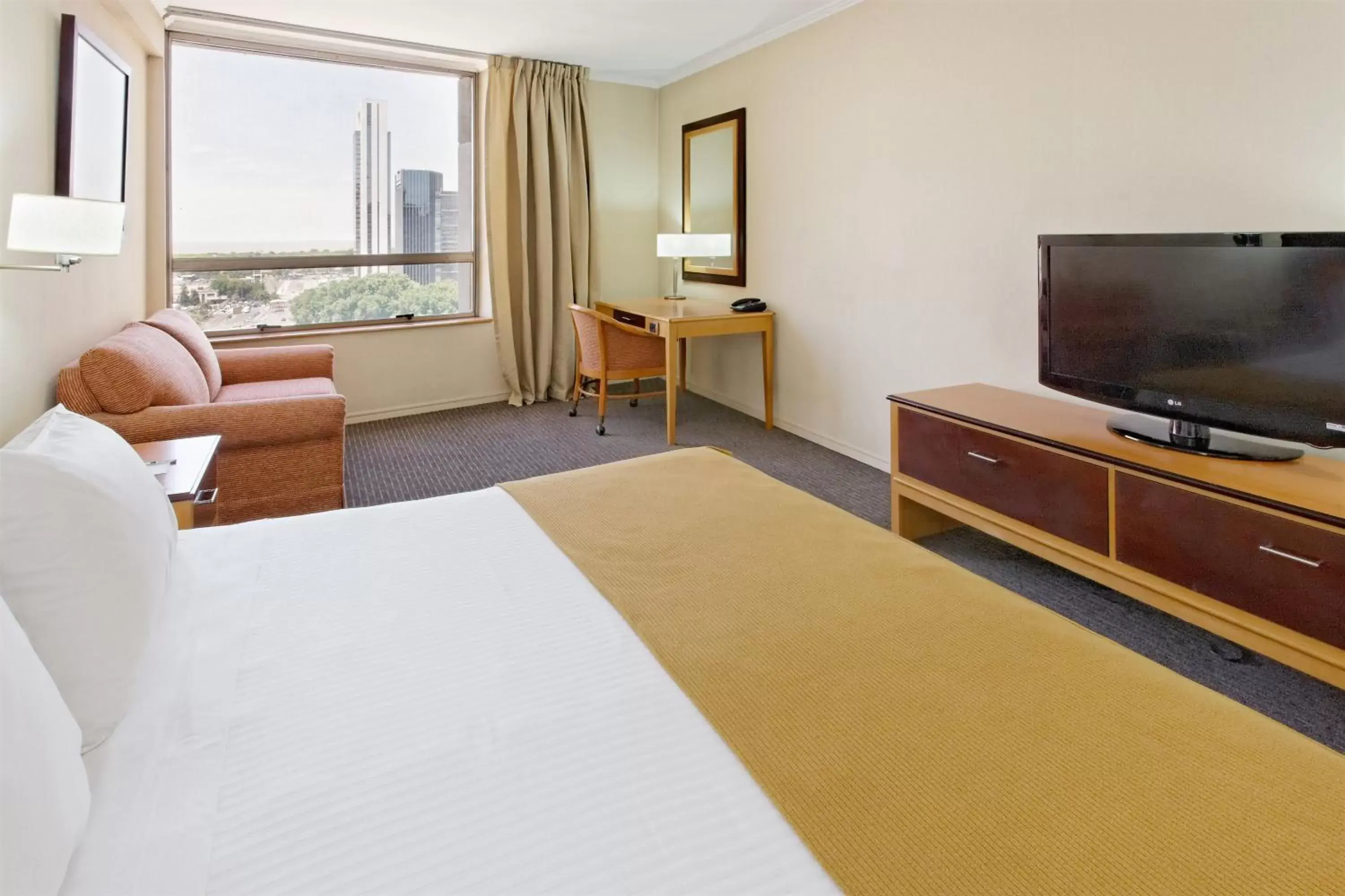 Photo of the whole room, TV/Entertainment Center in Holiday Inn Express Puerto Madero, an IHG Hotel