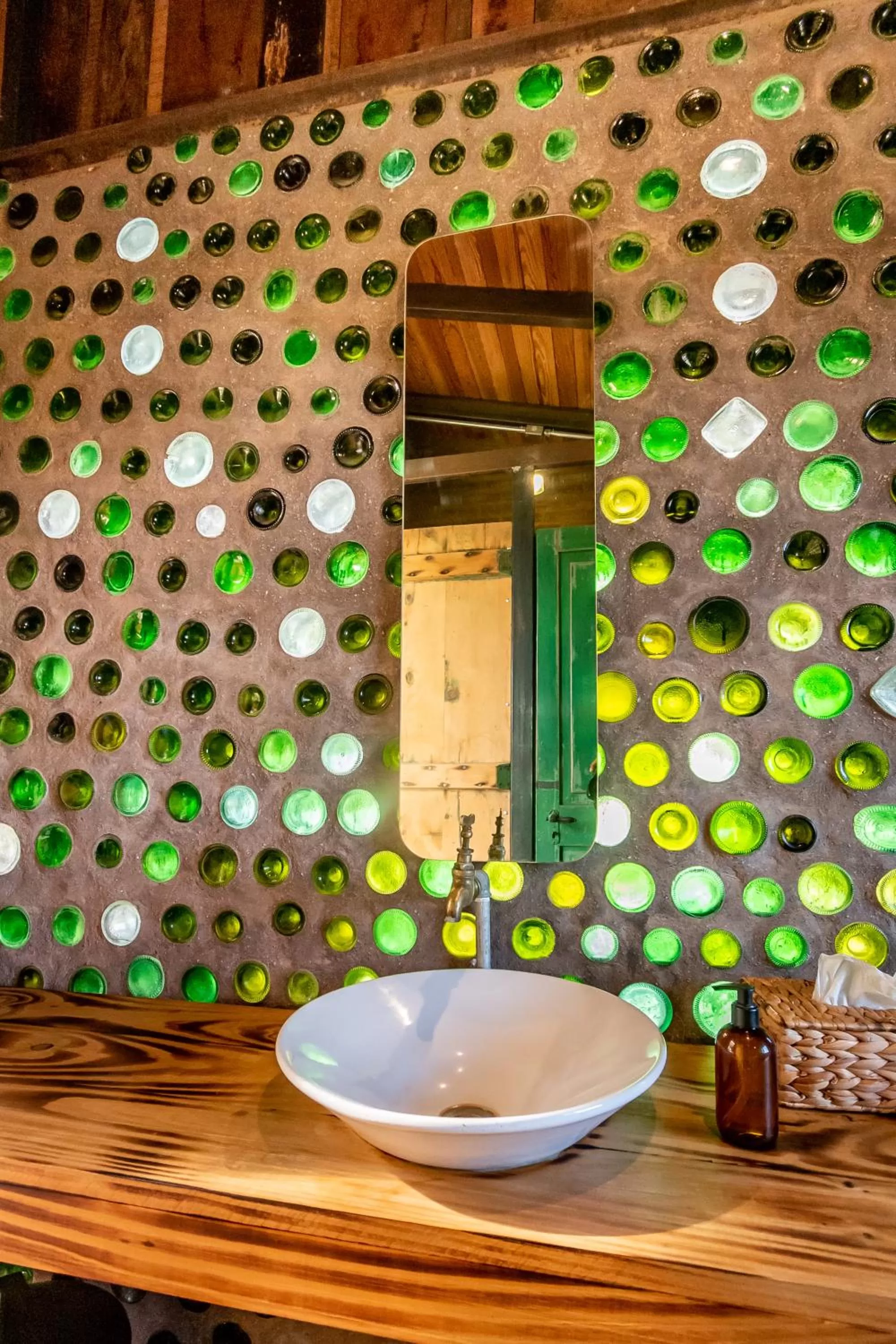 Restaurant/places to eat in Caliu Earthship Ecolodge