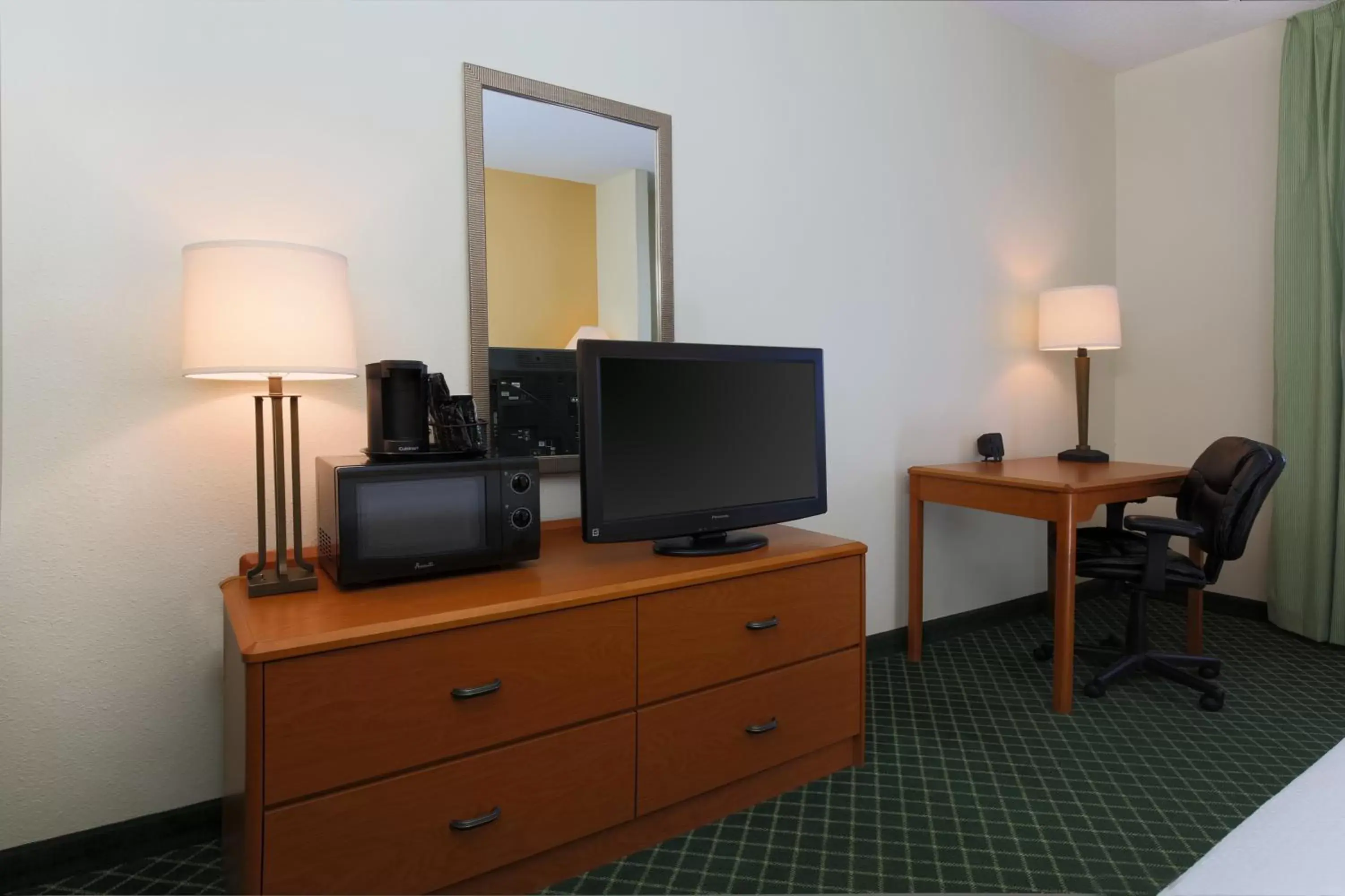 TV and multimedia, TV/Entertainment Center in Comfort Inn & Suites