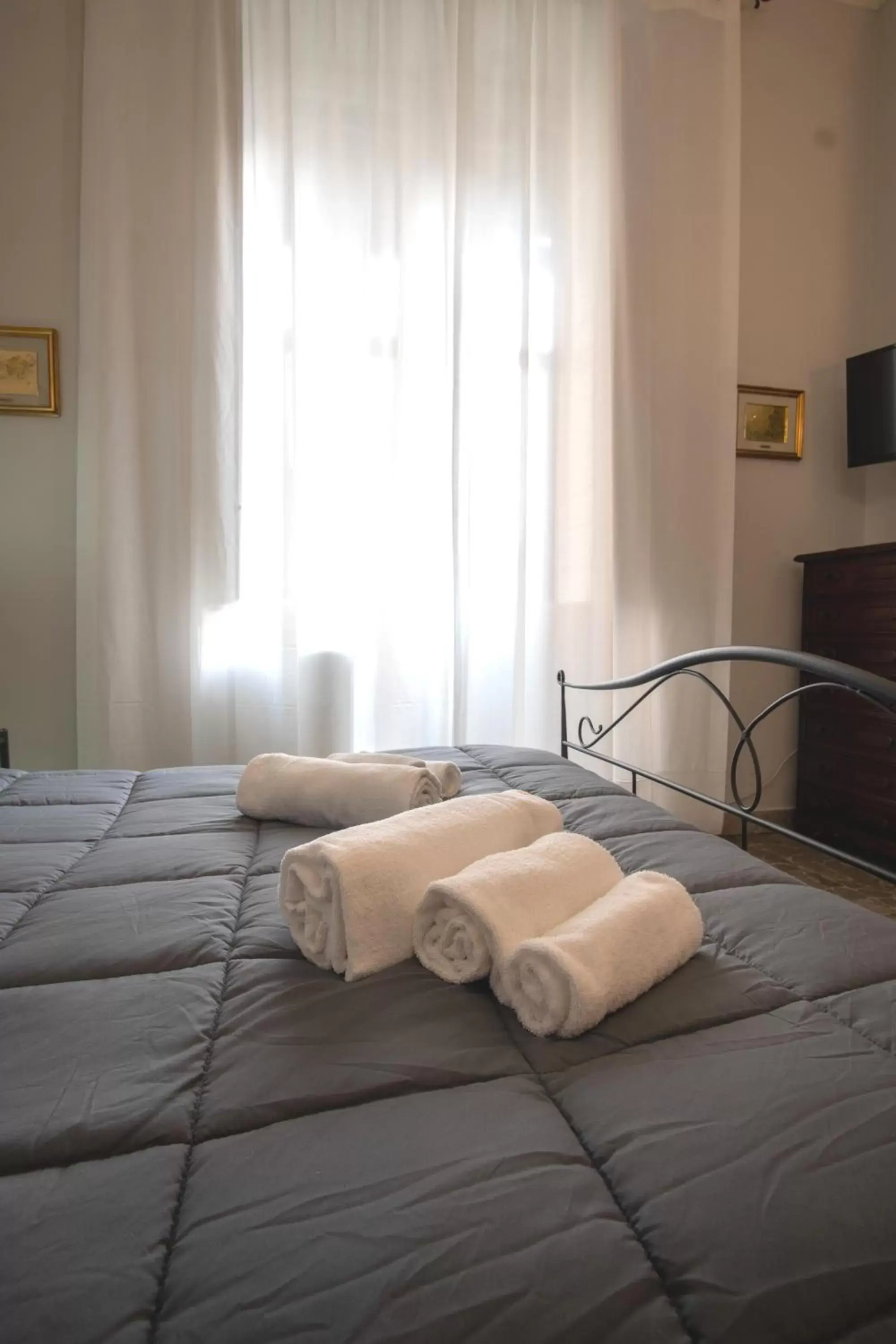 towels, Bed in Aci B&B