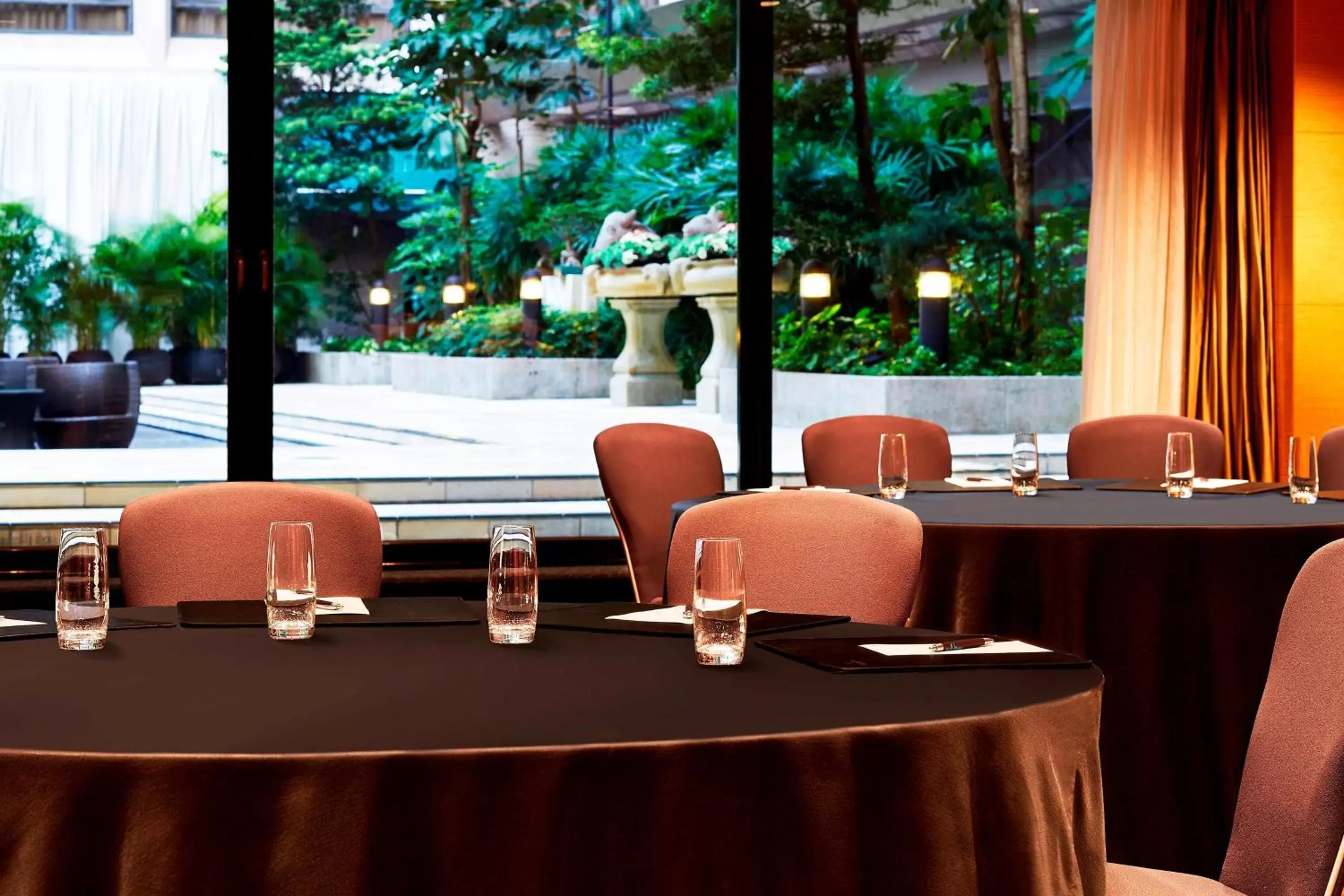 Meeting/conference room, Restaurant/Places to Eat in Sheraton Hong Kong Hotel & Towers