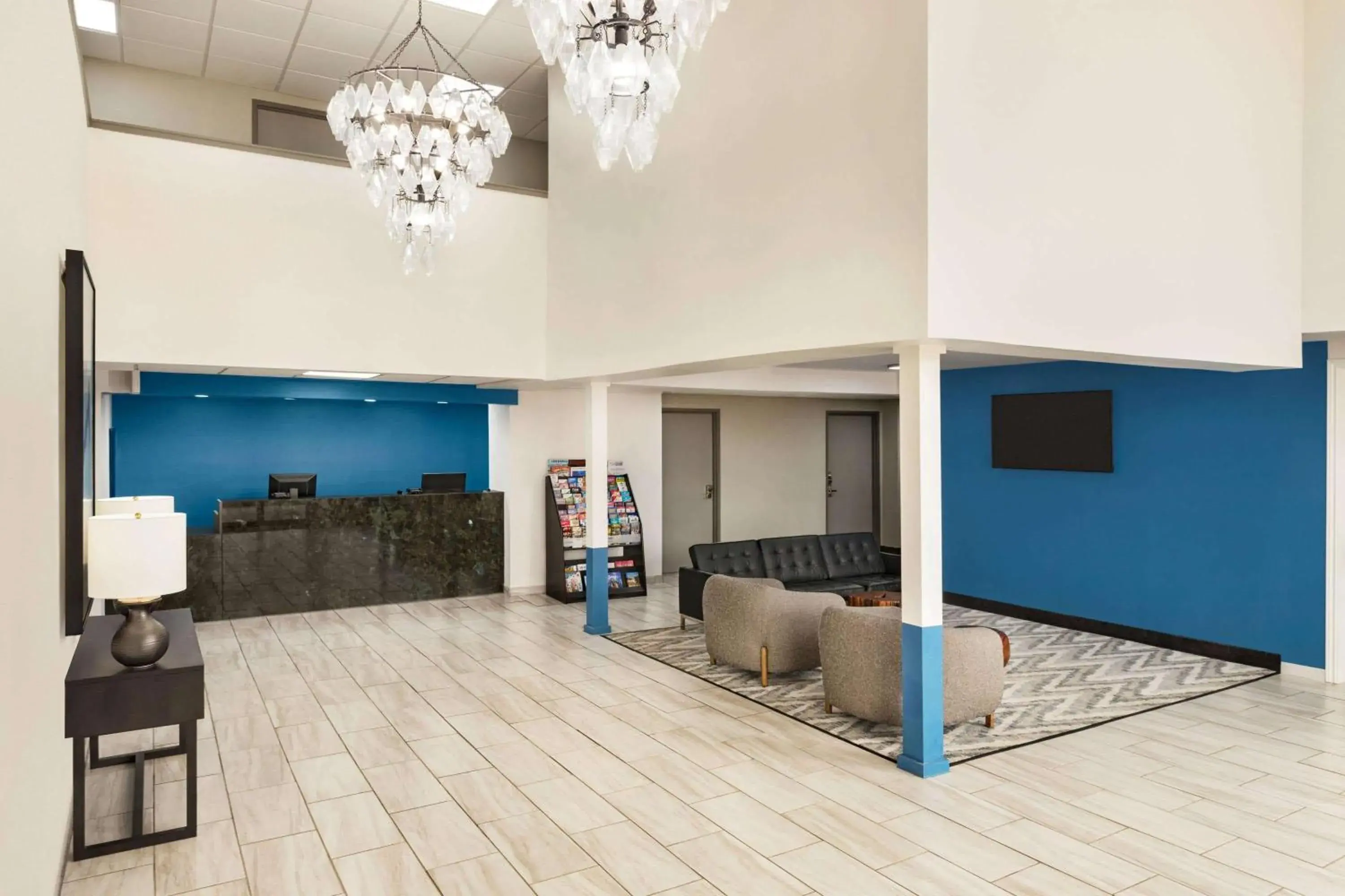 Lobby or reception, Seating Area in Baymont by Wyndham Blackwell I-35
