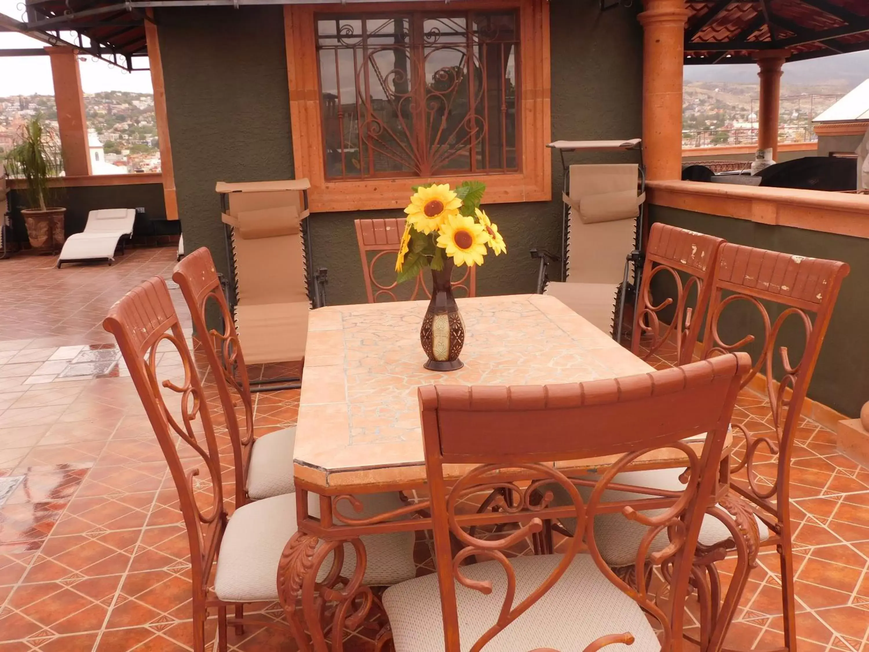 Restaurant/Places to Eat in Vista Del Sol Apartments