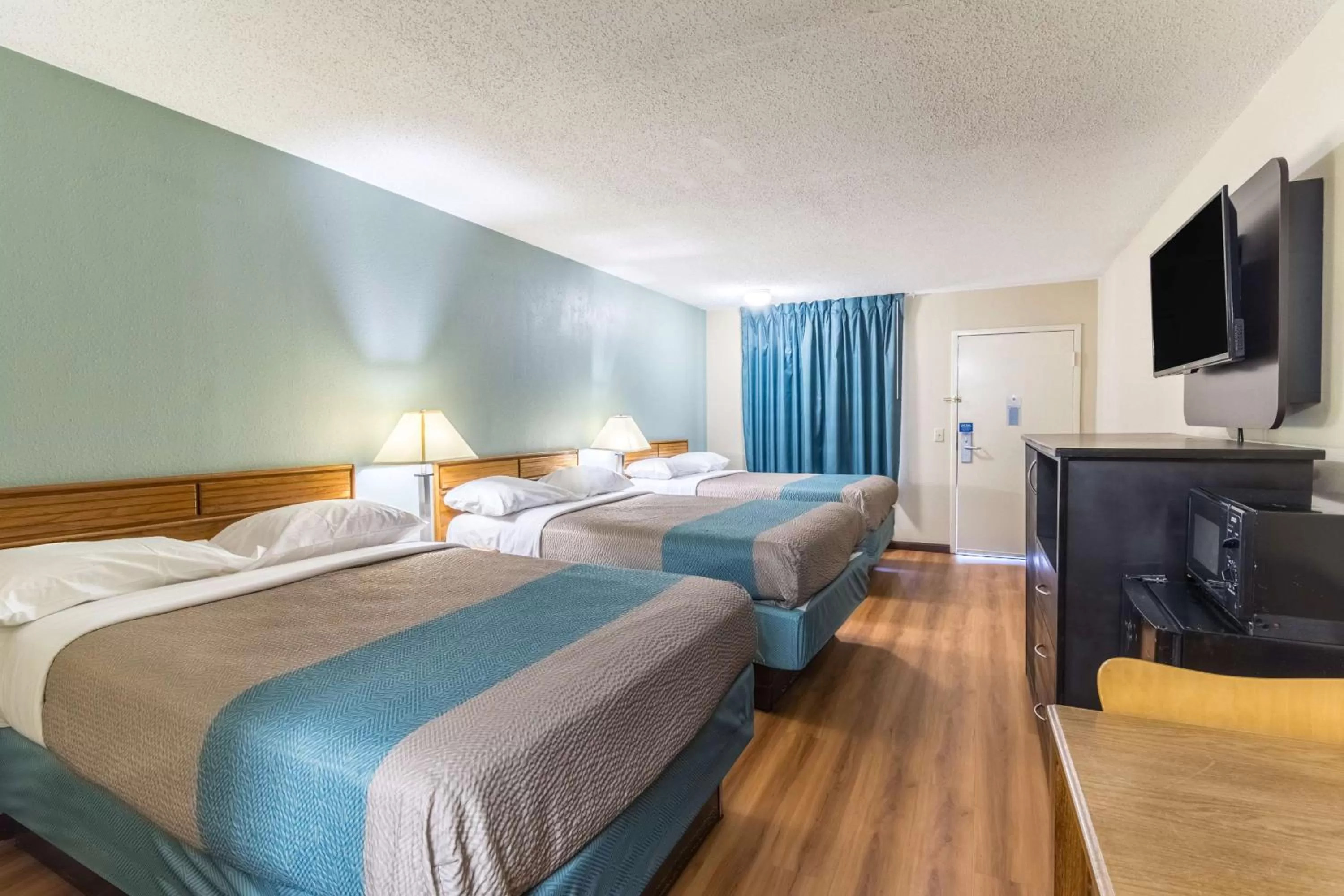 Photo of the whole room, Bed in Motel 6-Kenly, NC