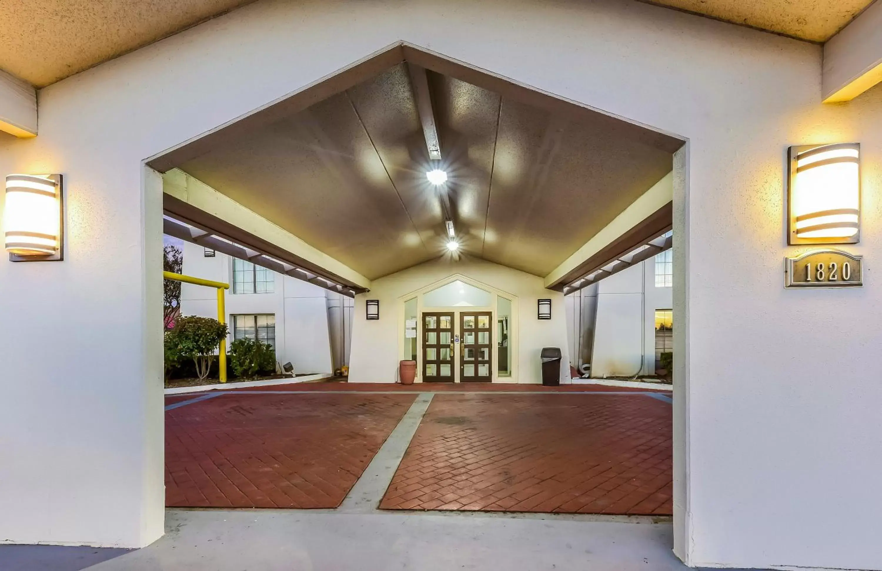 Property building, Lobby/Reception in Red Roof Inn Plano