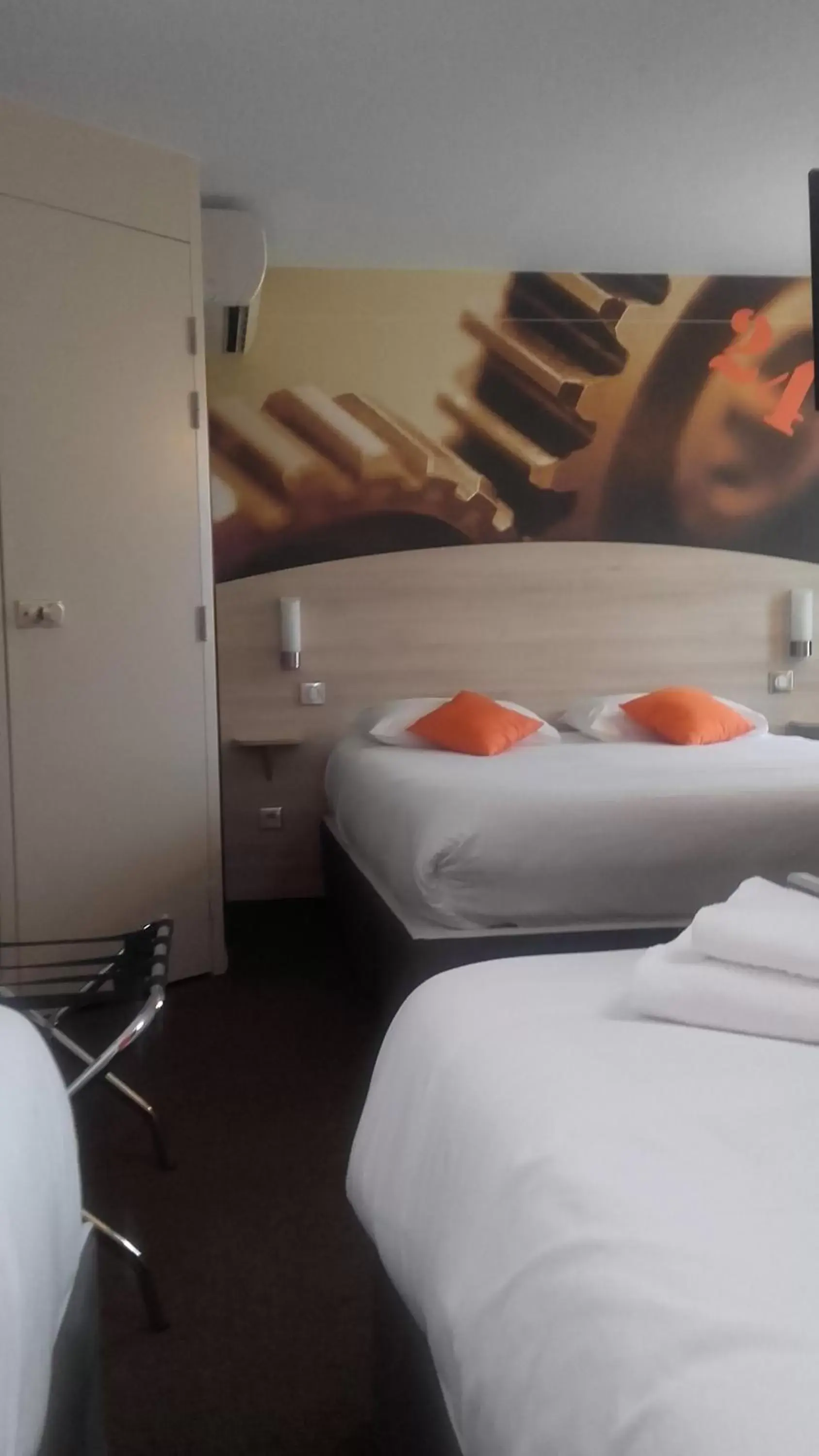 Photo of the whole room, Bed in Brit Hotel La Rochelle Périgny