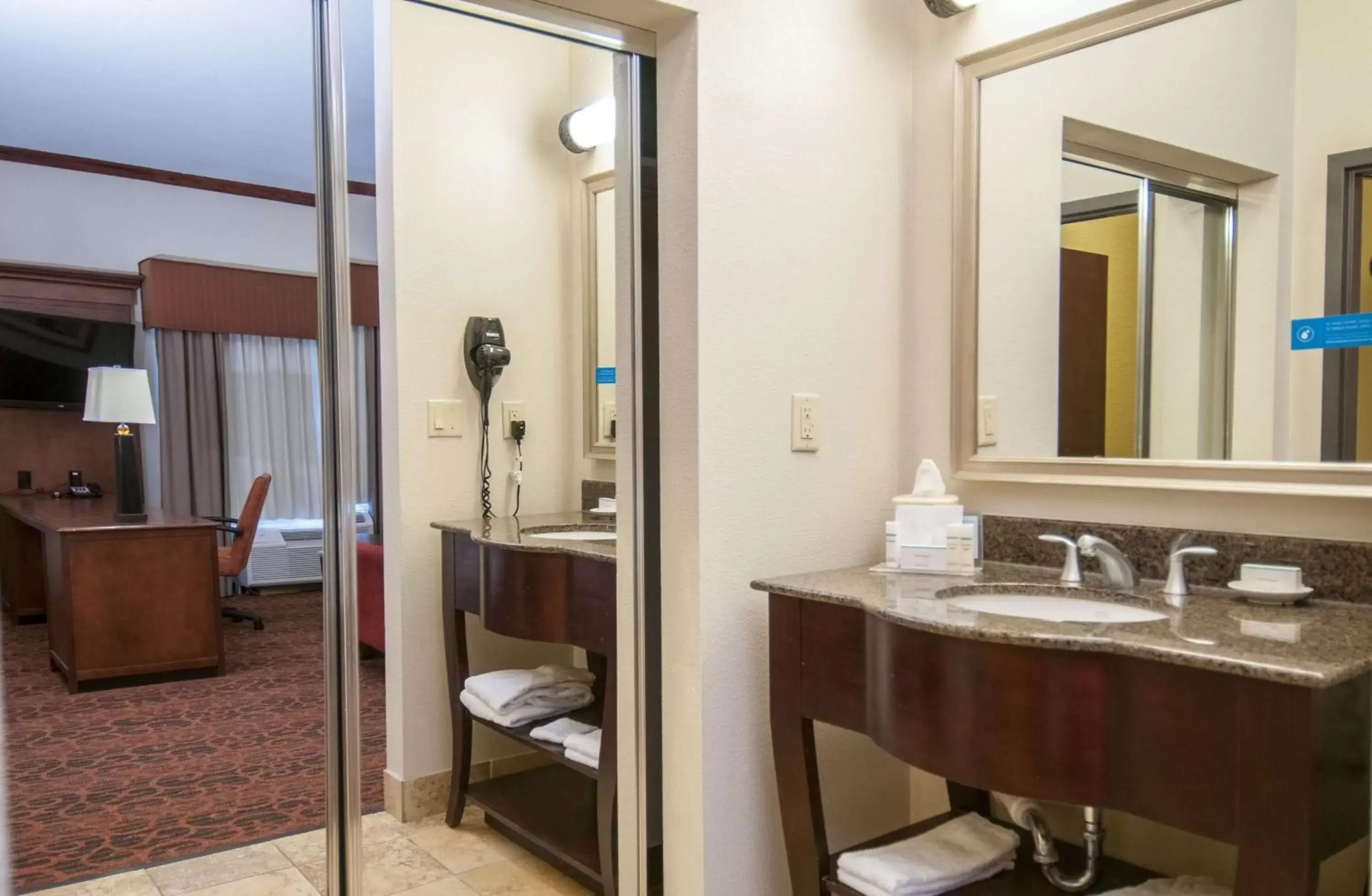 Bathroom in Hampton Inn and Suites Waxahachie
