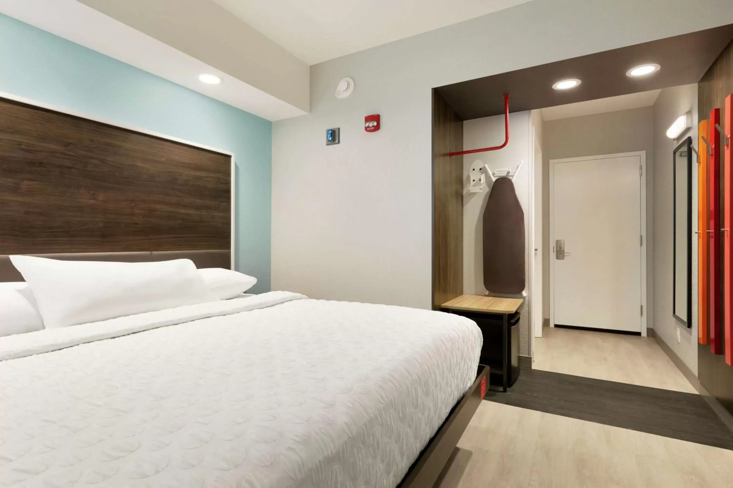 Photo of the whole room, Bed in Tru by Hilton St. Charles St. Louis Photo of the whole room, Bed in Tru by Hilton St. Charles St. Louis