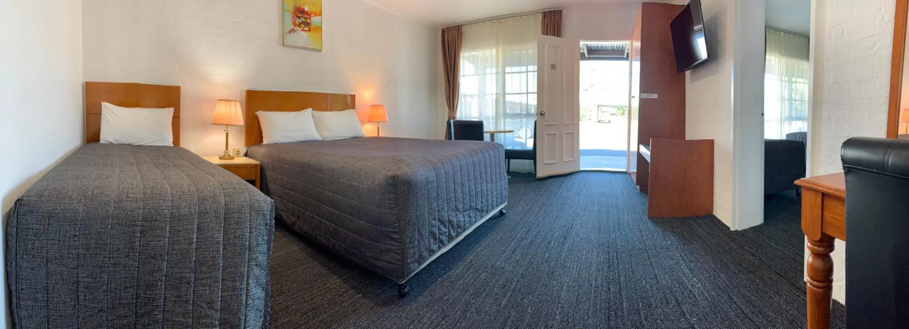 Bedroom, Bed in Swaggers Motor Inn