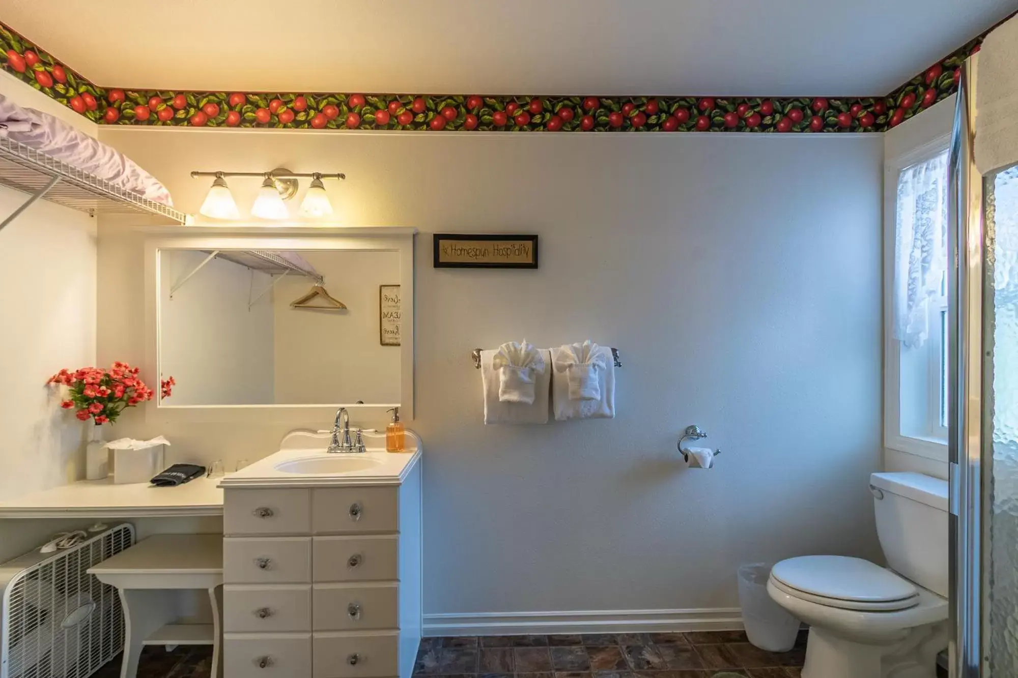 Bathroom in Apples Bed and Breakfast Inn