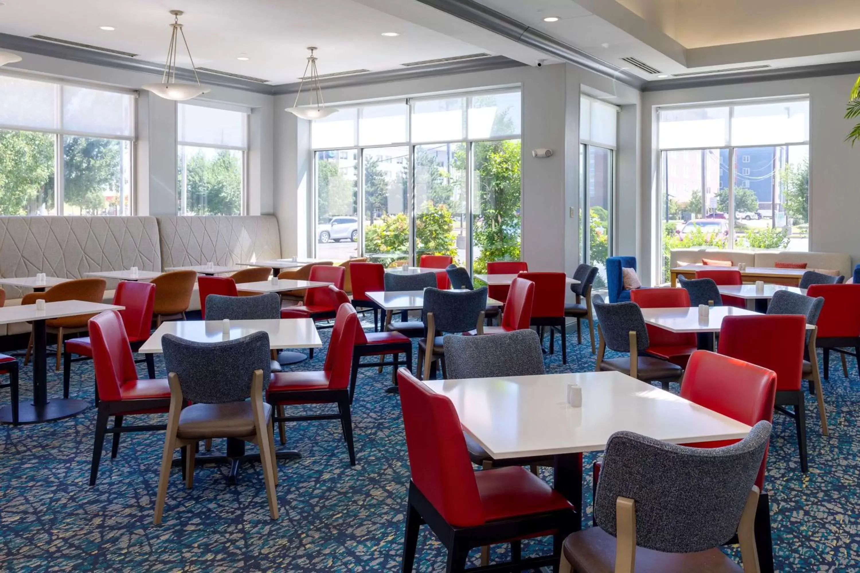 Dining area, Restaurant/Places to Eat in Hilton Garden Inn Oklahoma City Airport