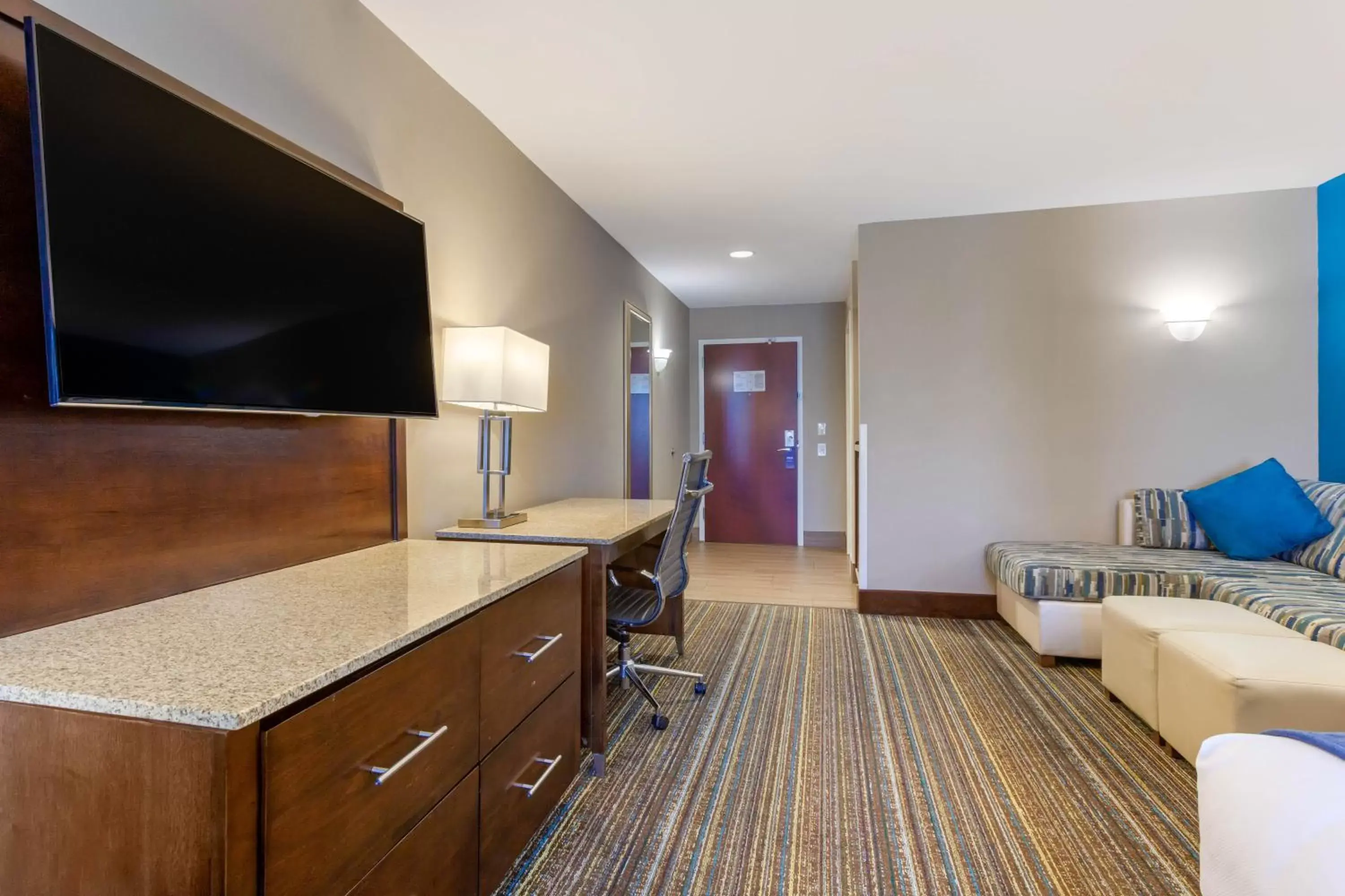 Communal lounge/ TV room, TV/Entertainment Center in Comfort Suites of Las Cruces I-25 North