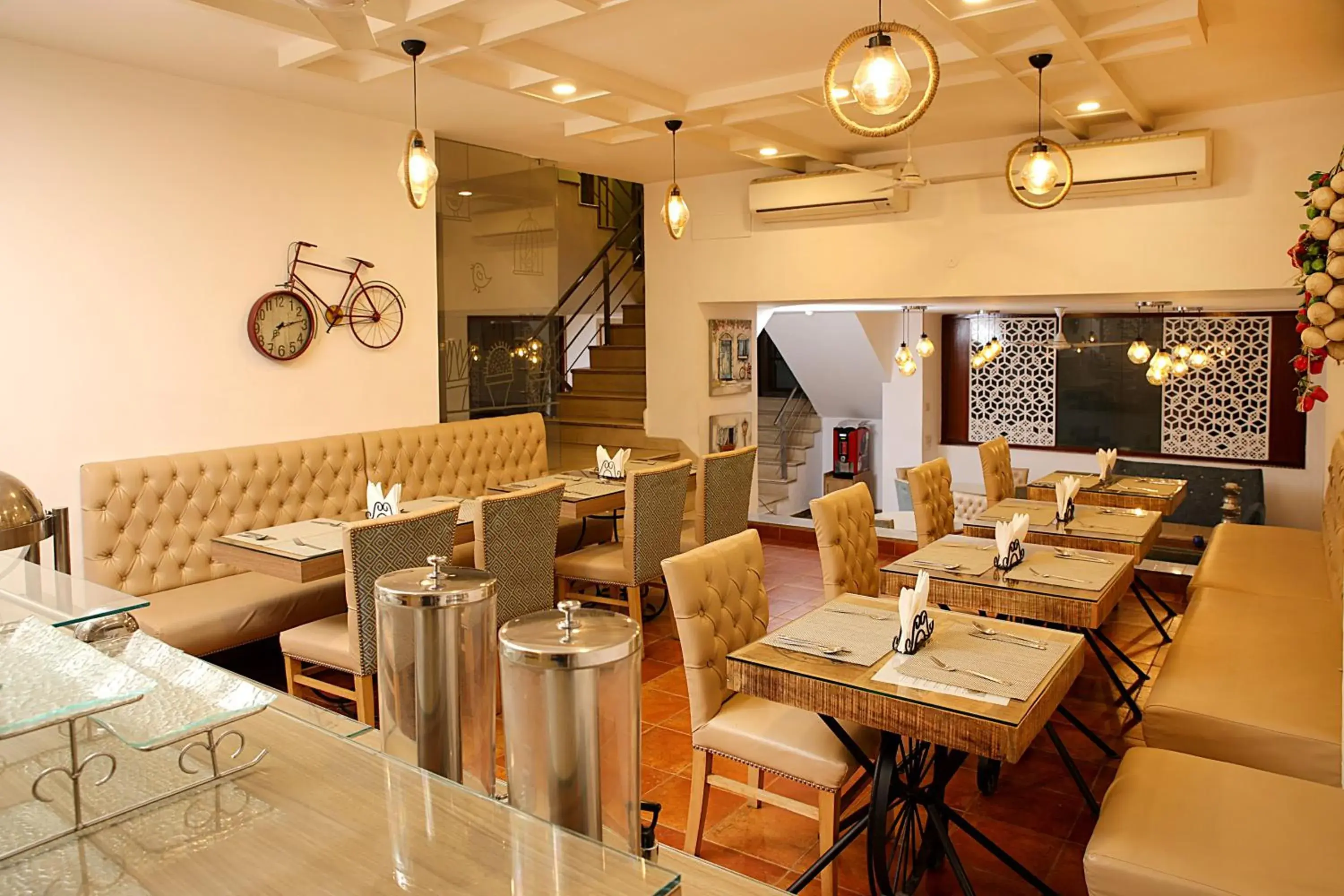 Restaurant/Places to Eat in Ahuja Residency DLF Phase 2