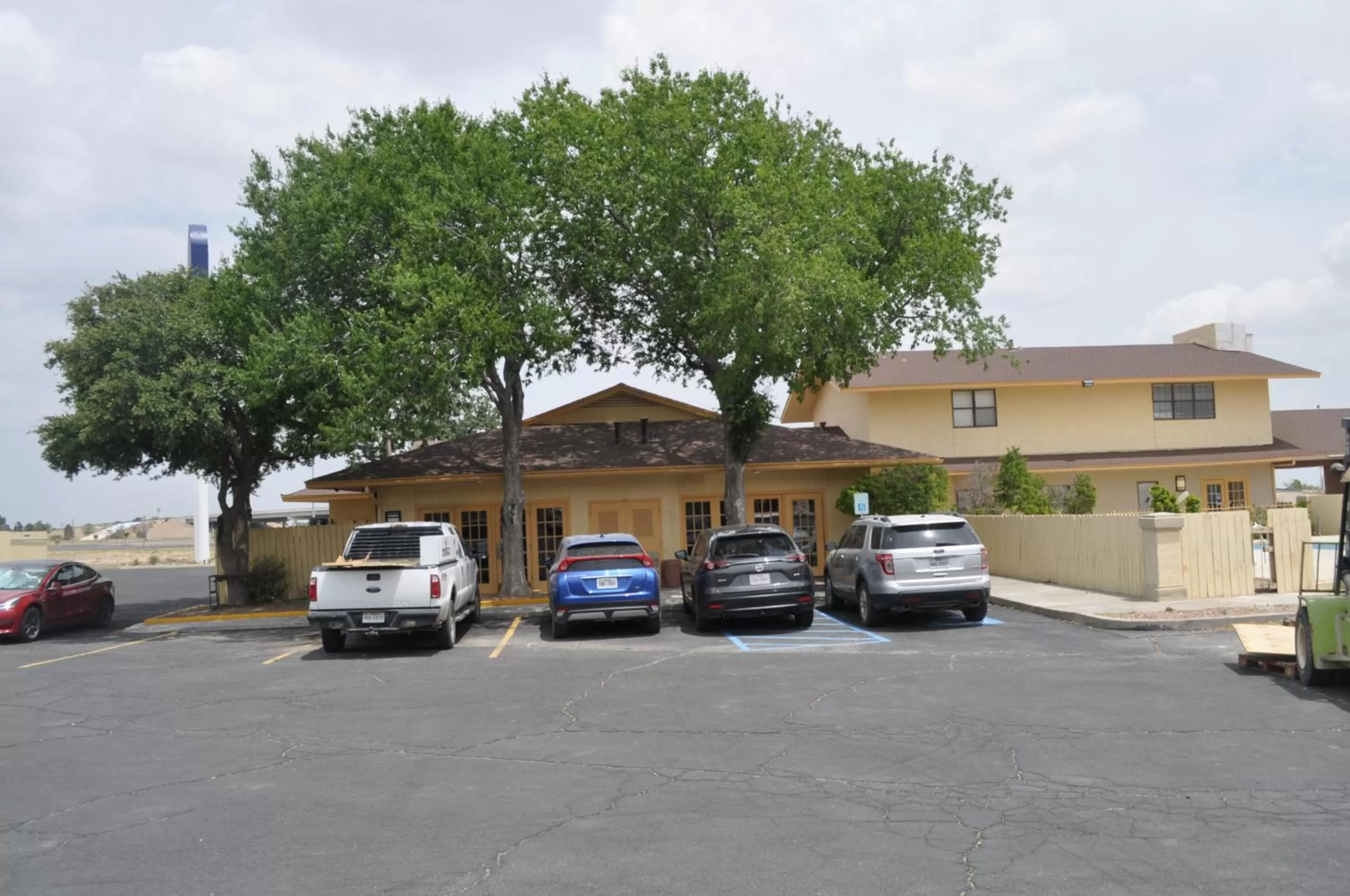 Property Building in BAYMONT BY WYNDHAM