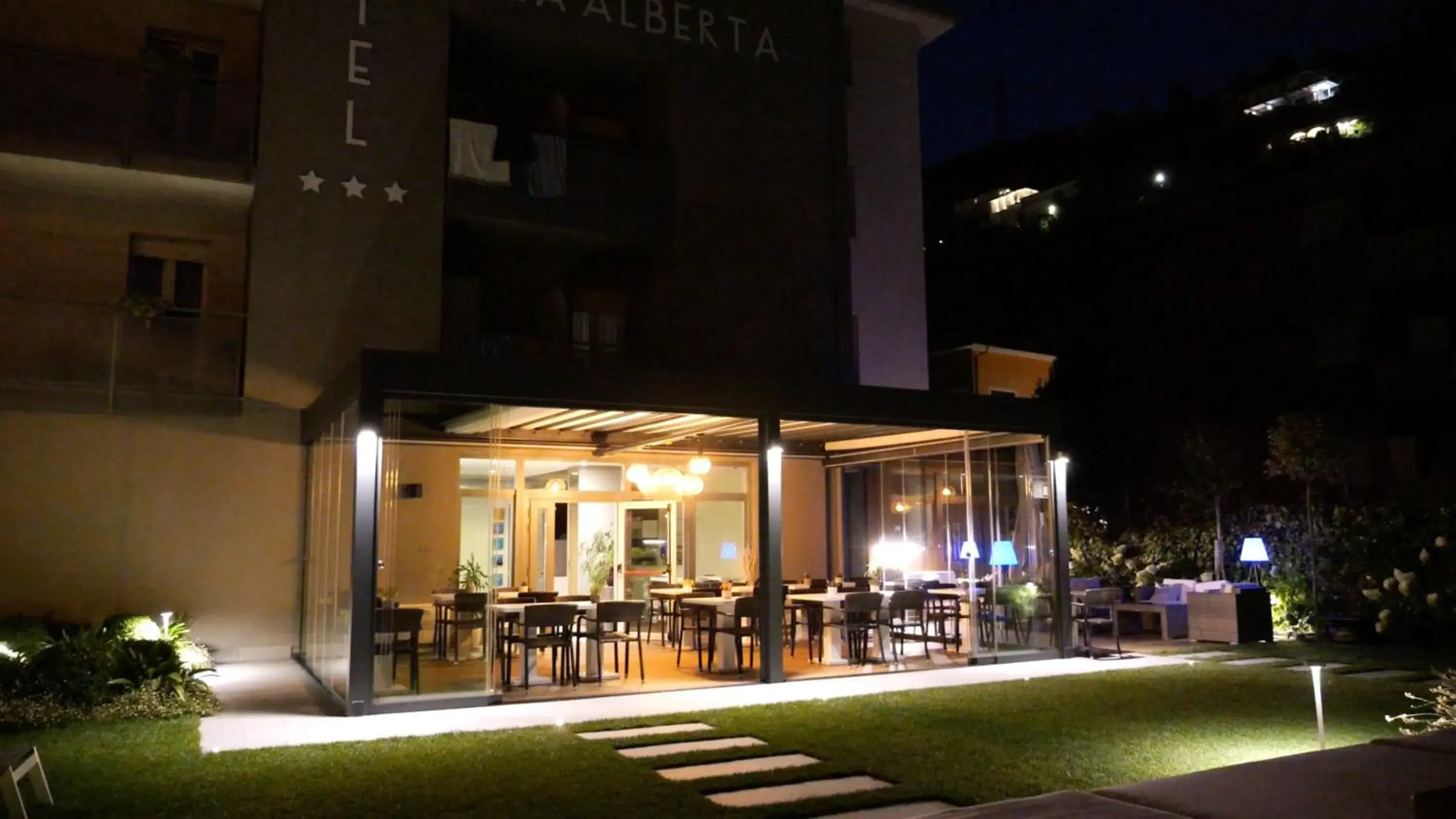 Night, Property Building in Hotel Villa Alberta