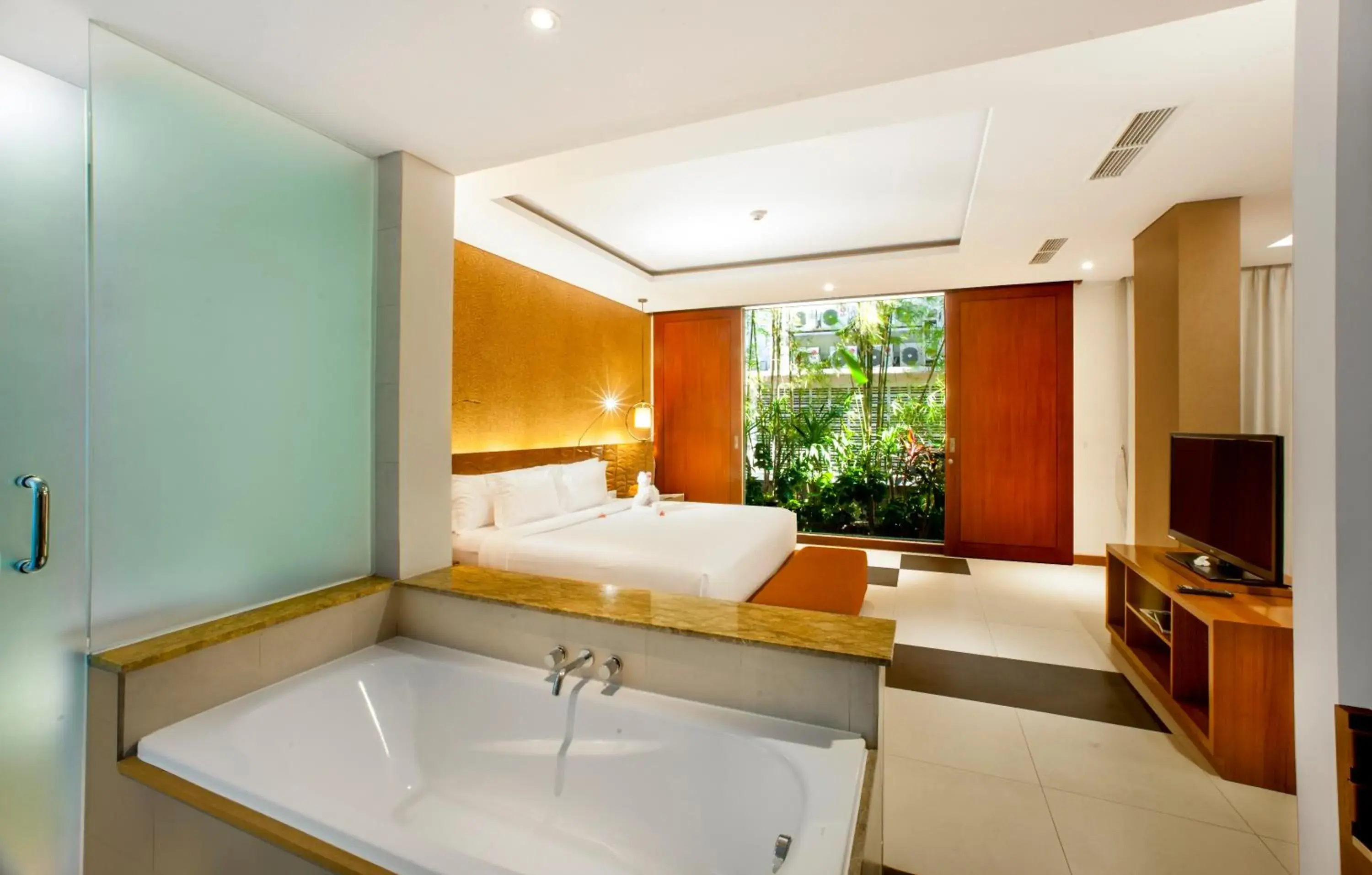 Bedroom, Bathroom in Sun Island Hotel & Spa Legian