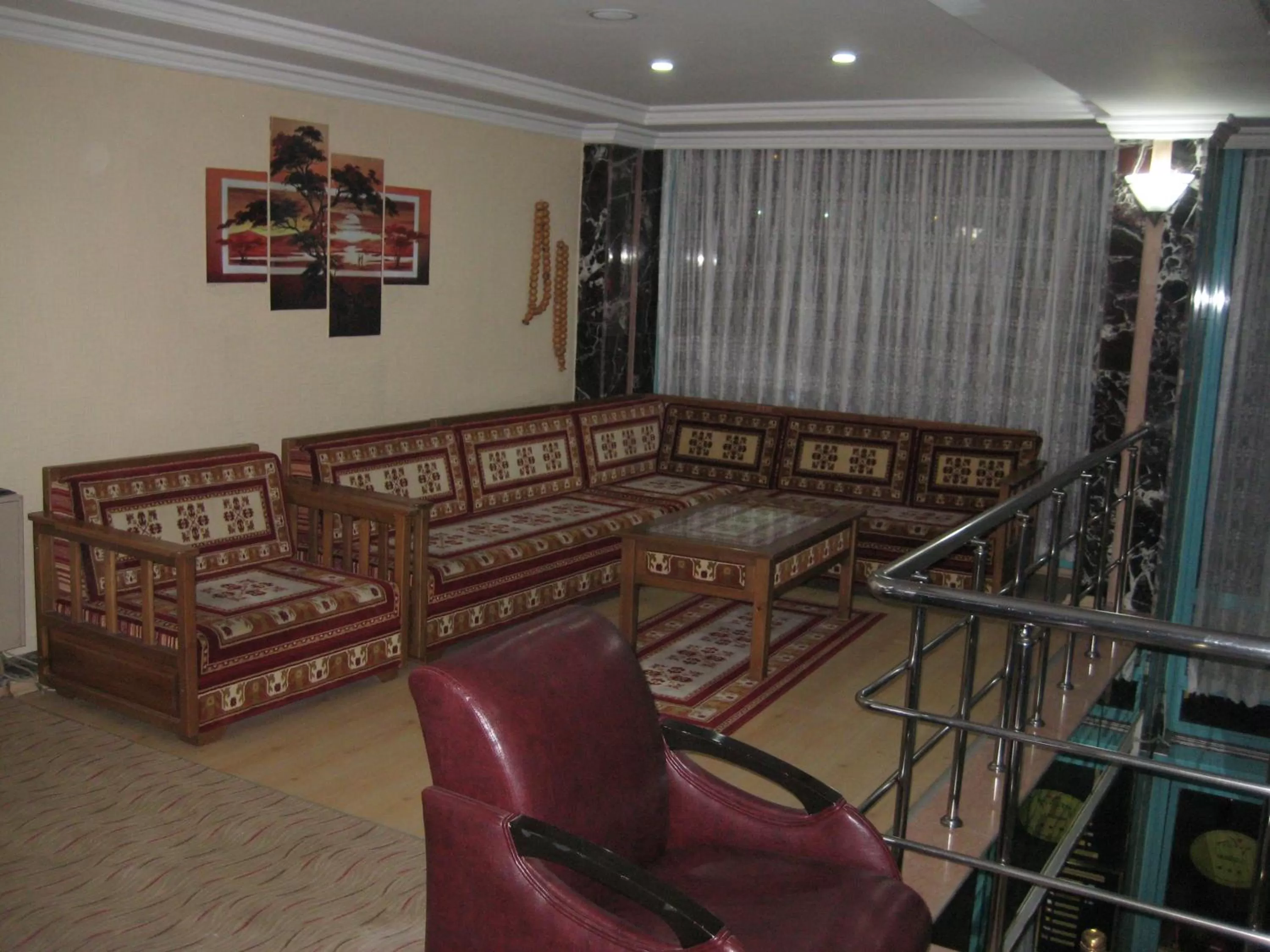 Communal lounge/ TV room in Miroglu Hotel