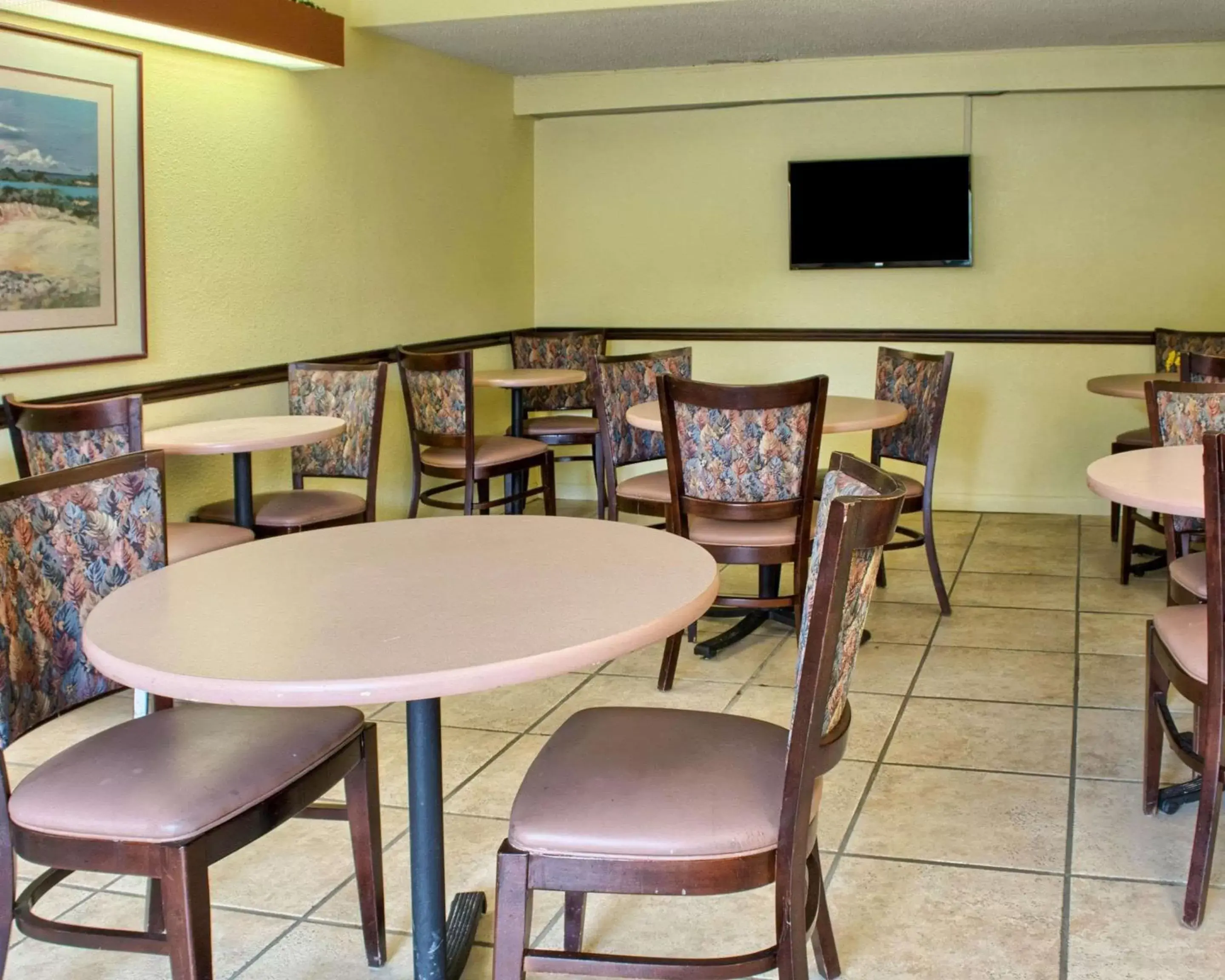 Restaurant/Places to Eat in Econo Lodge Richmond