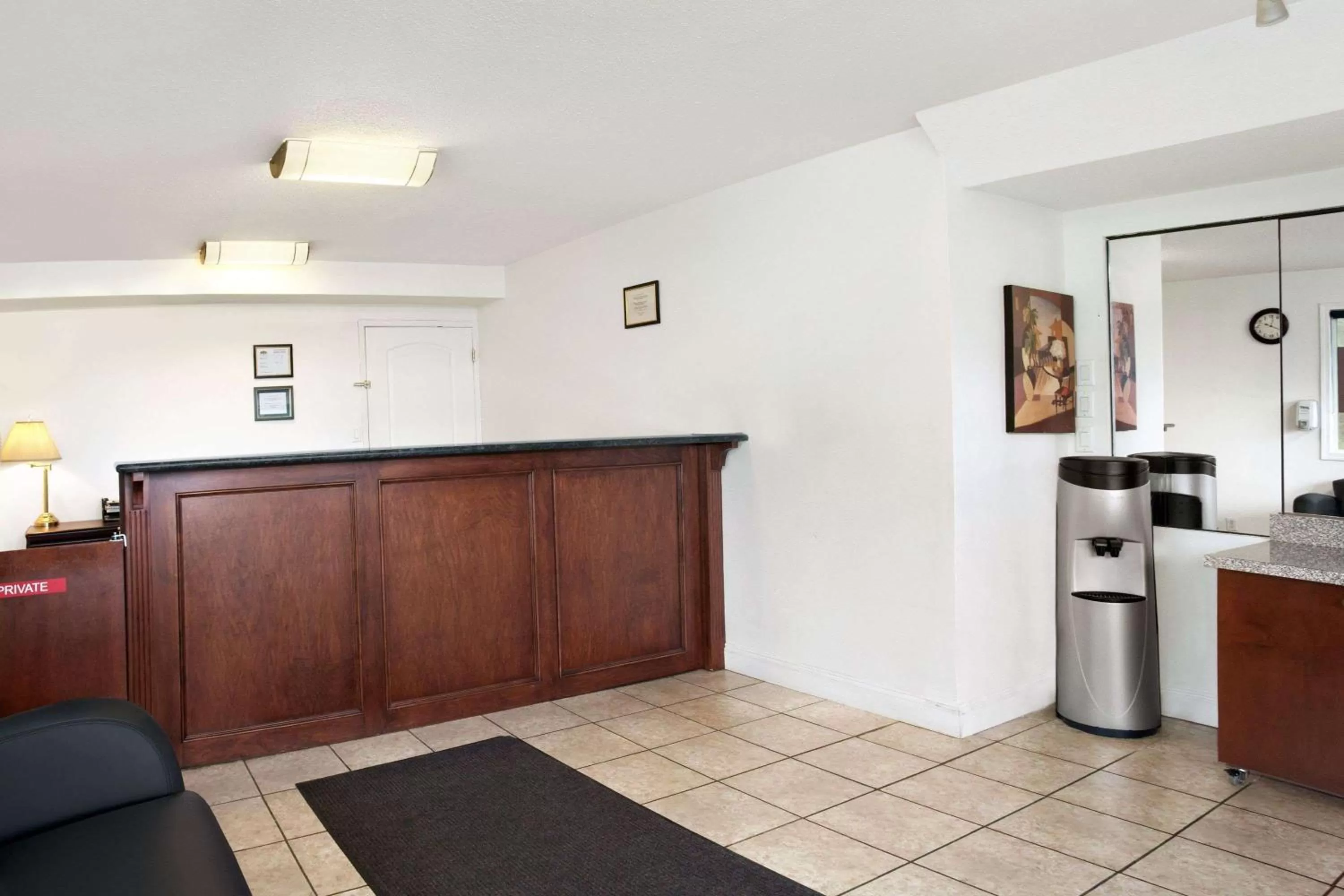 Lobby or reception in Super 8 by Wyndham Kamloops East