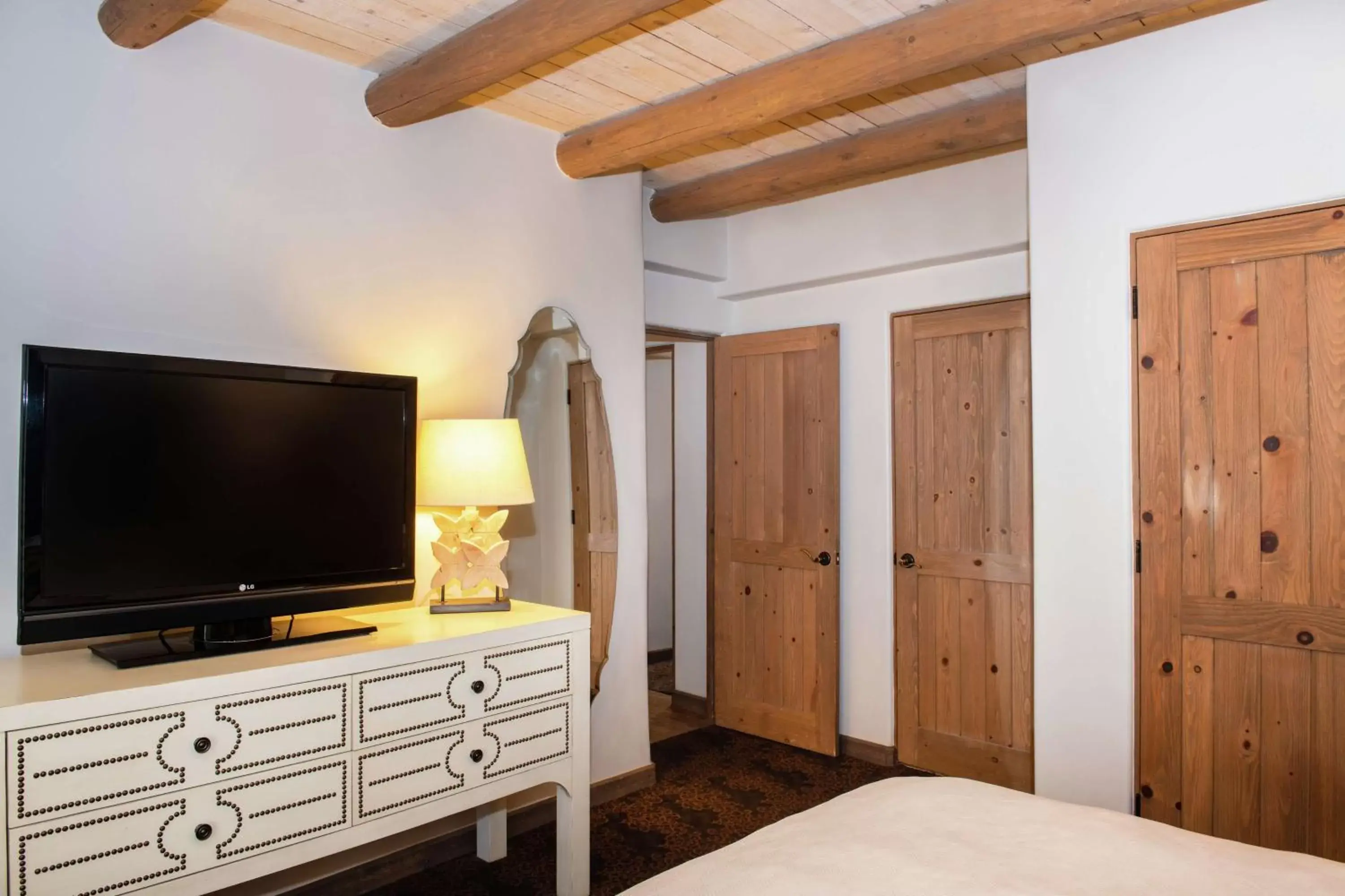 Bedroom, TV/Entertainment Center in Hilton Santa Fe Historic Plaza