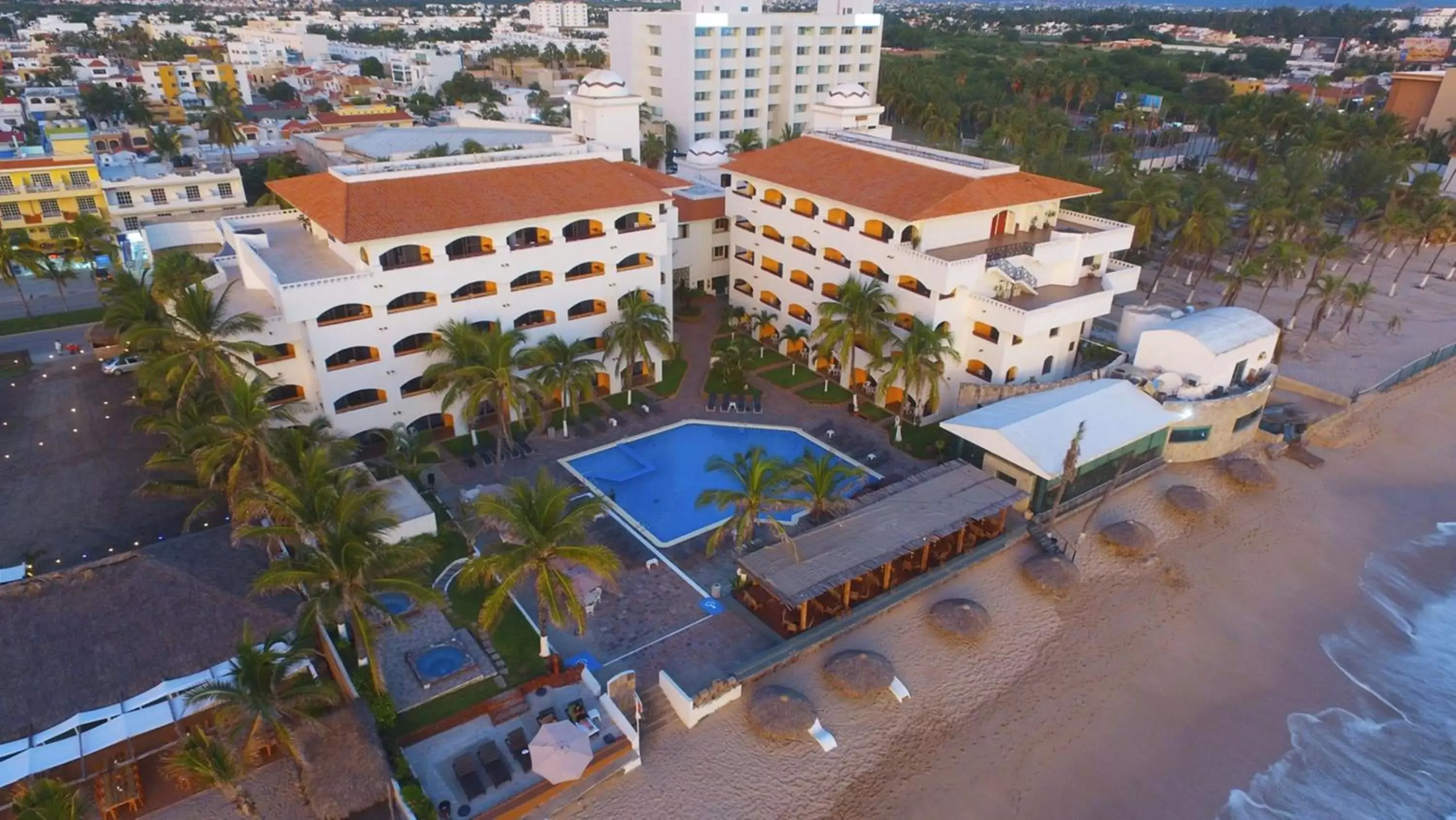 Property building, Bird's-eye View in Hotel Quijote Inn