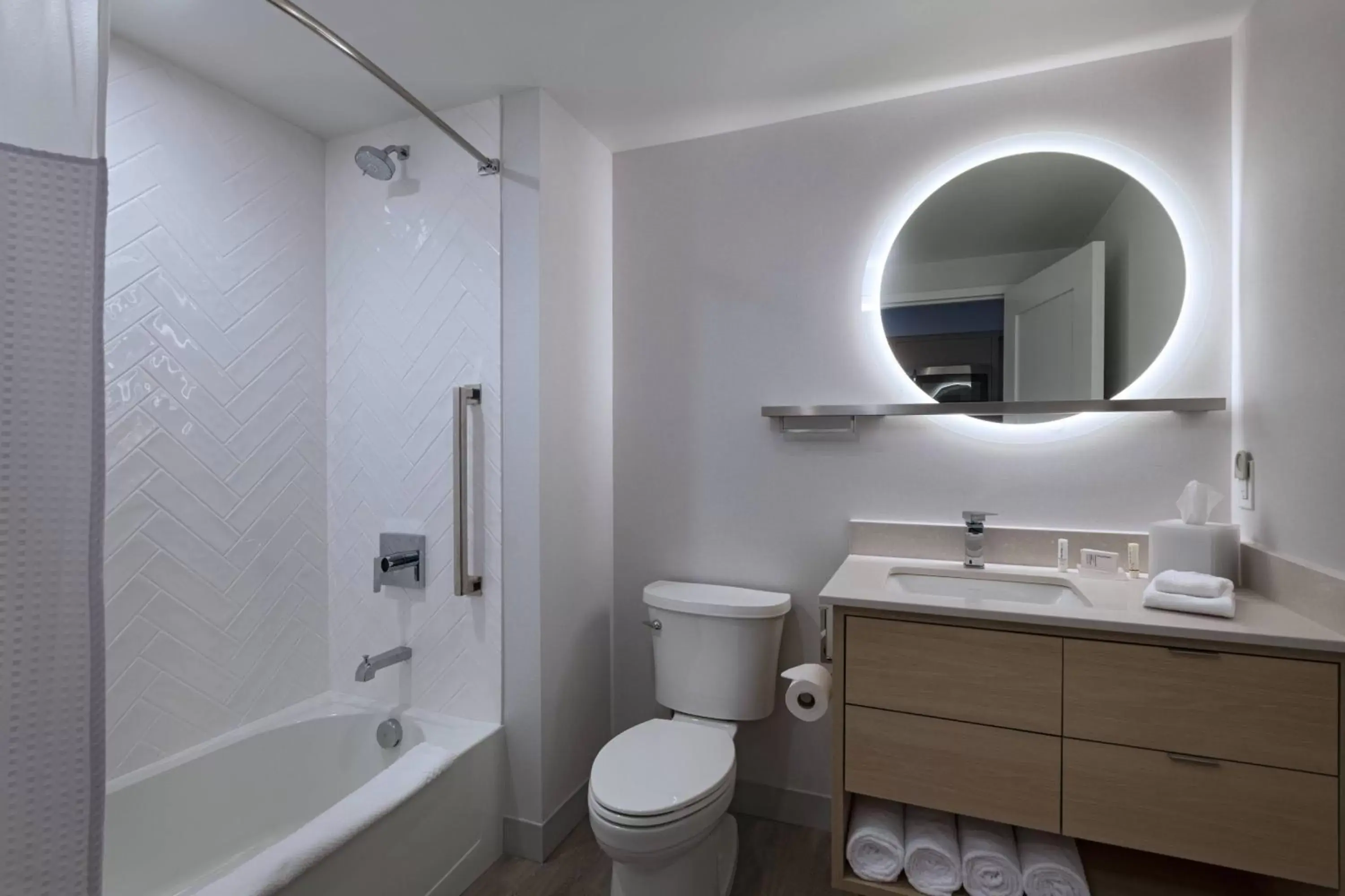 Bathroom in TownePlace Suites by Marriott Brentwood