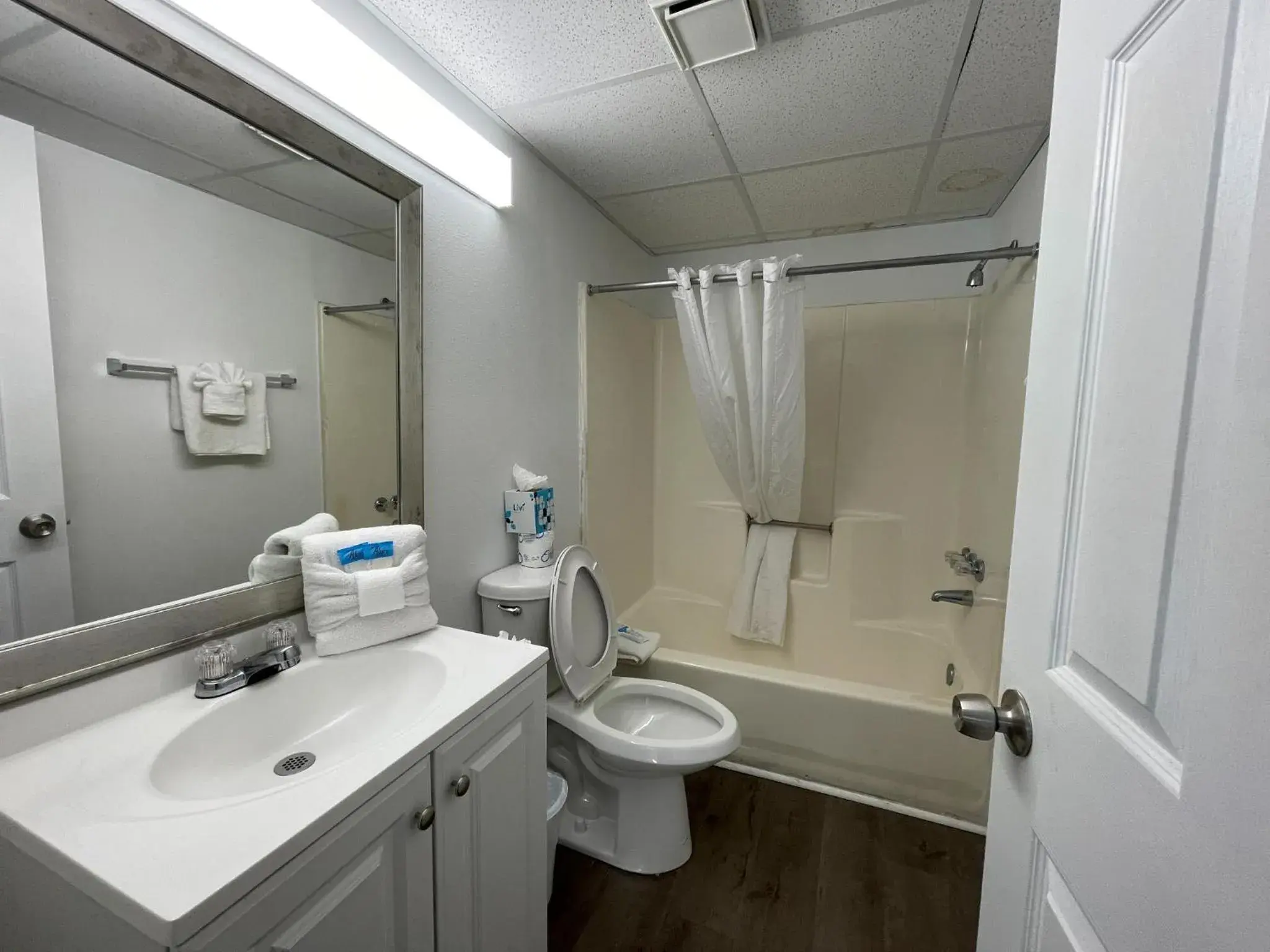 Bathroom in Polynesian Oceanfront Hotel