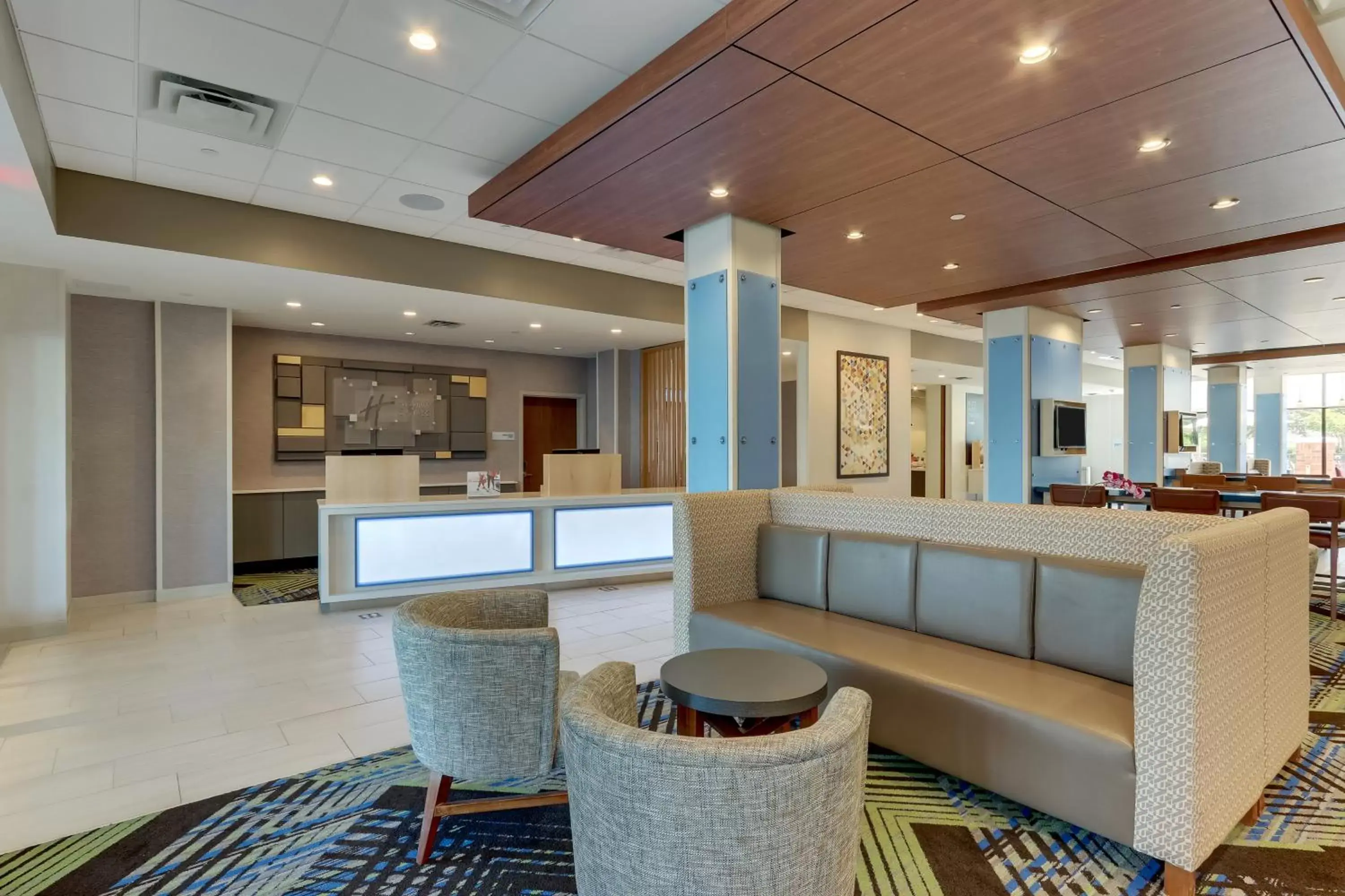 Lobby or reception in Holiday Inn Express - Wilmington - Porters Neck, an IHG Hotel