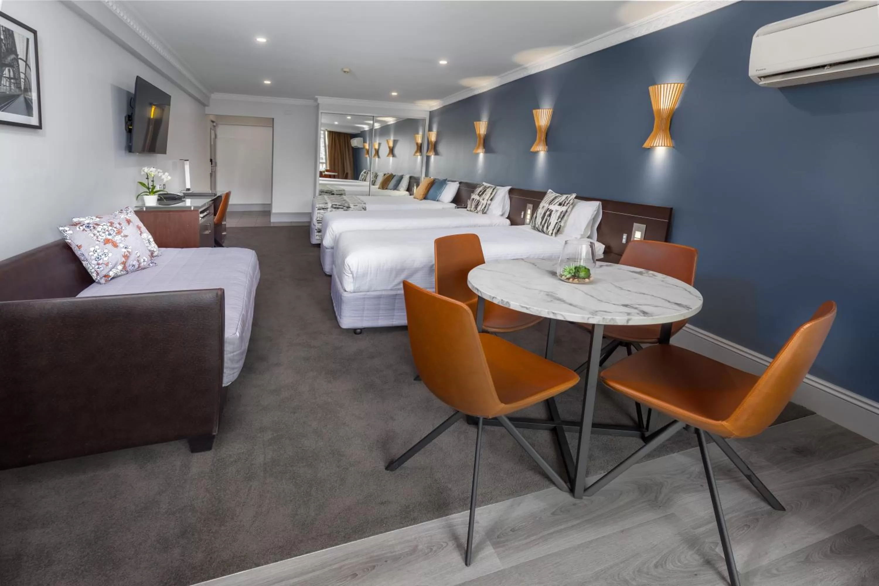 Bed in Hyde Park Inn