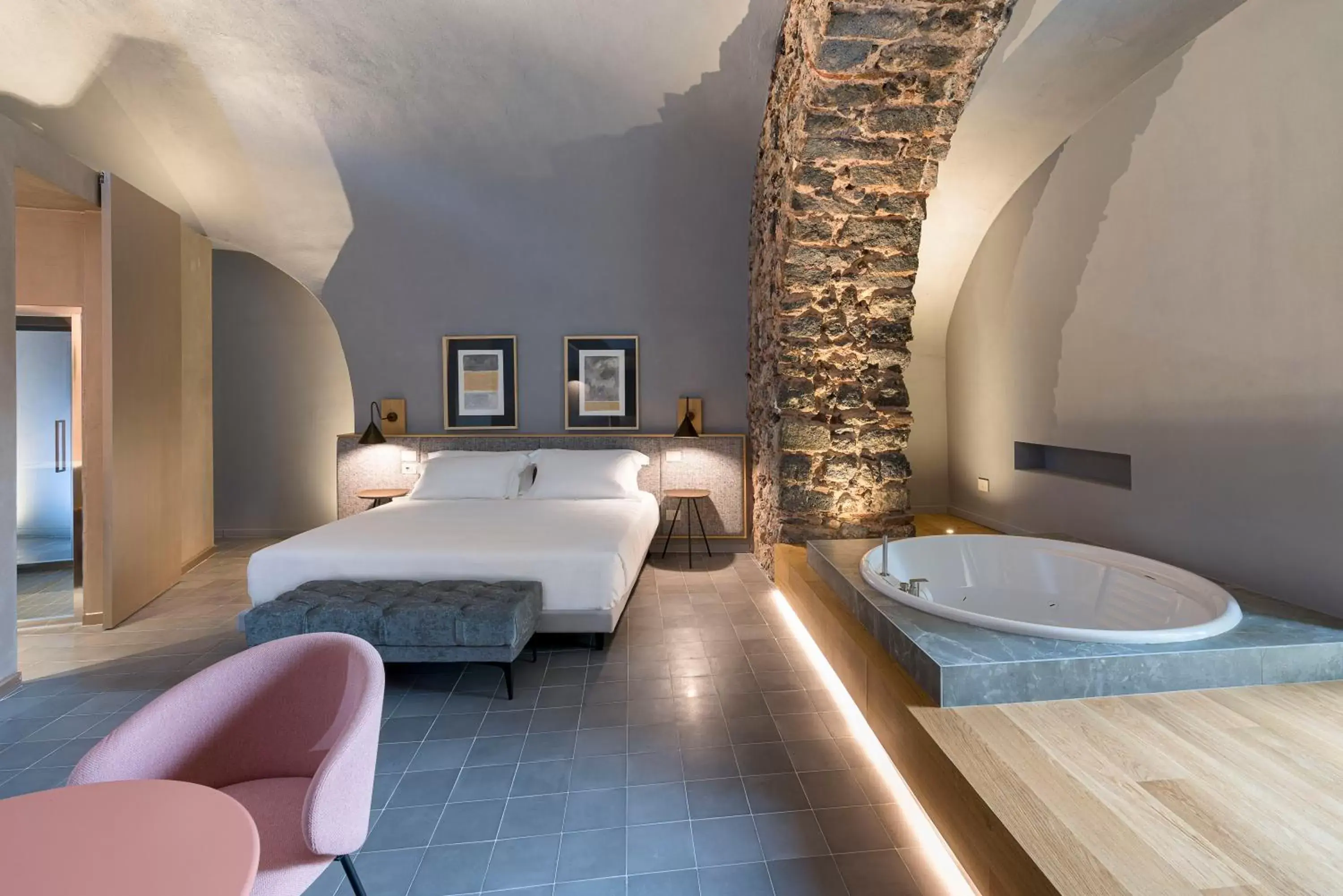 Bed, Bathroom in BASTIÒ PRIVATE SUITES