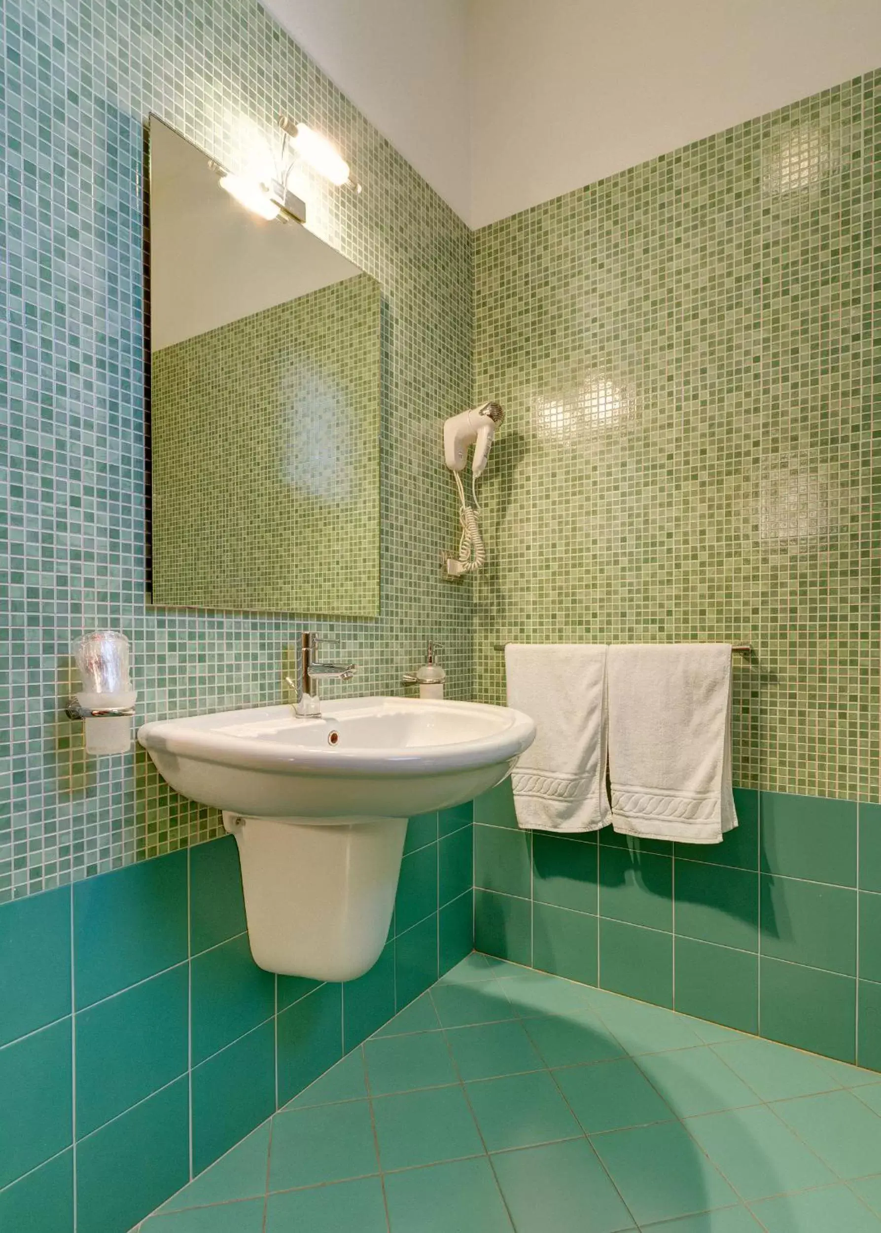 Bathroom in Hotel Ghalà
