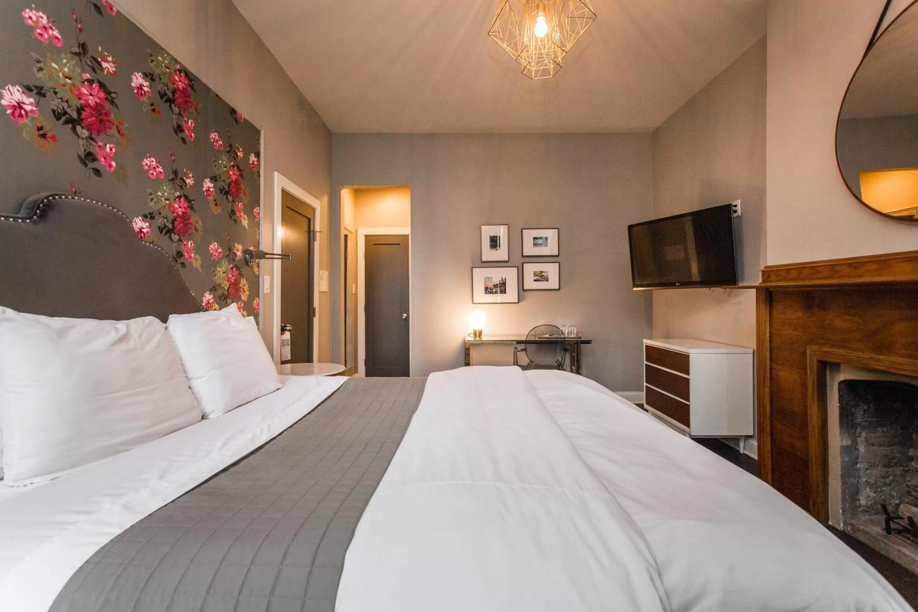 Photo of the whole room, Bed in Wicker Park Inn