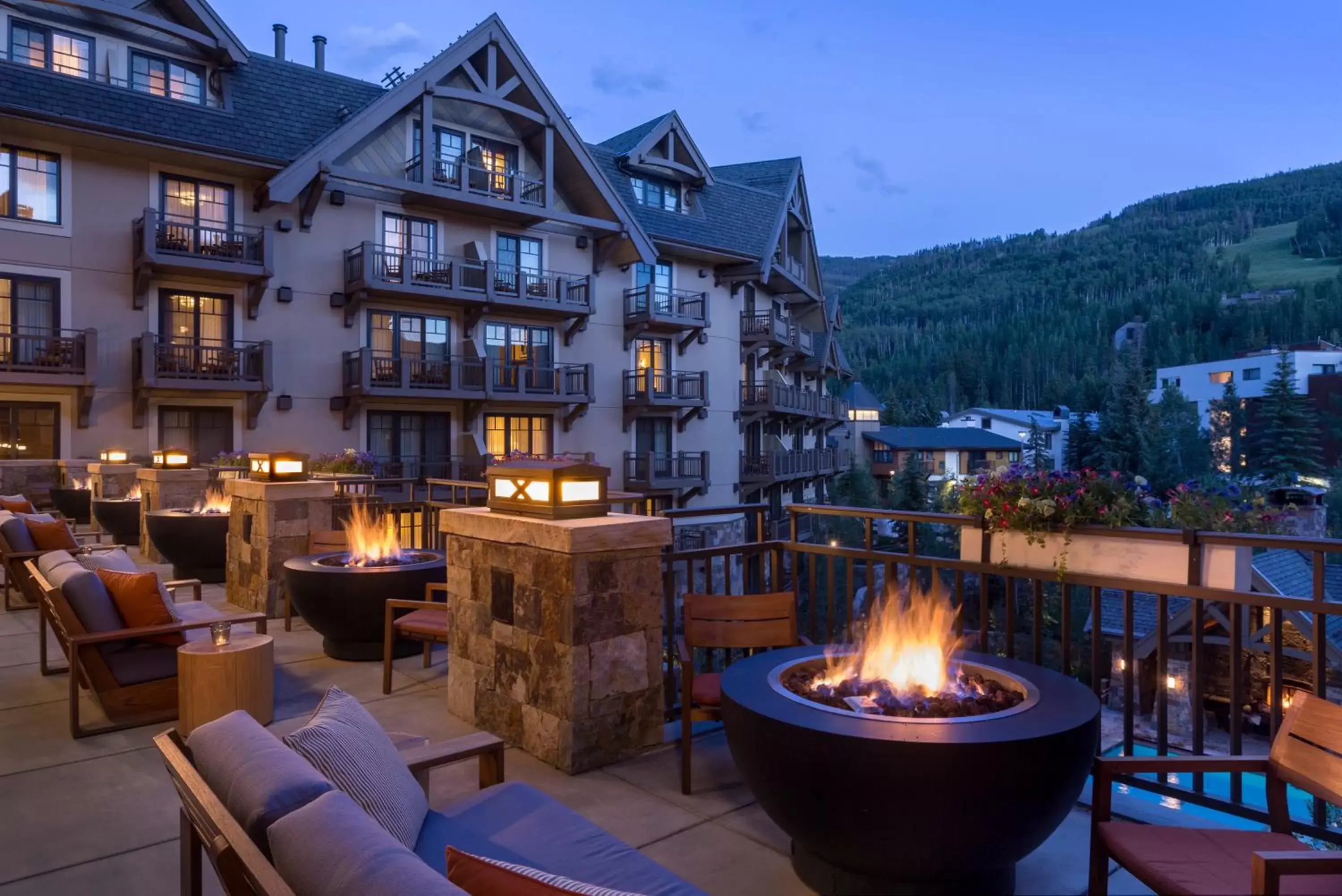 Lounge or bar in Four Seasons Resort Vail