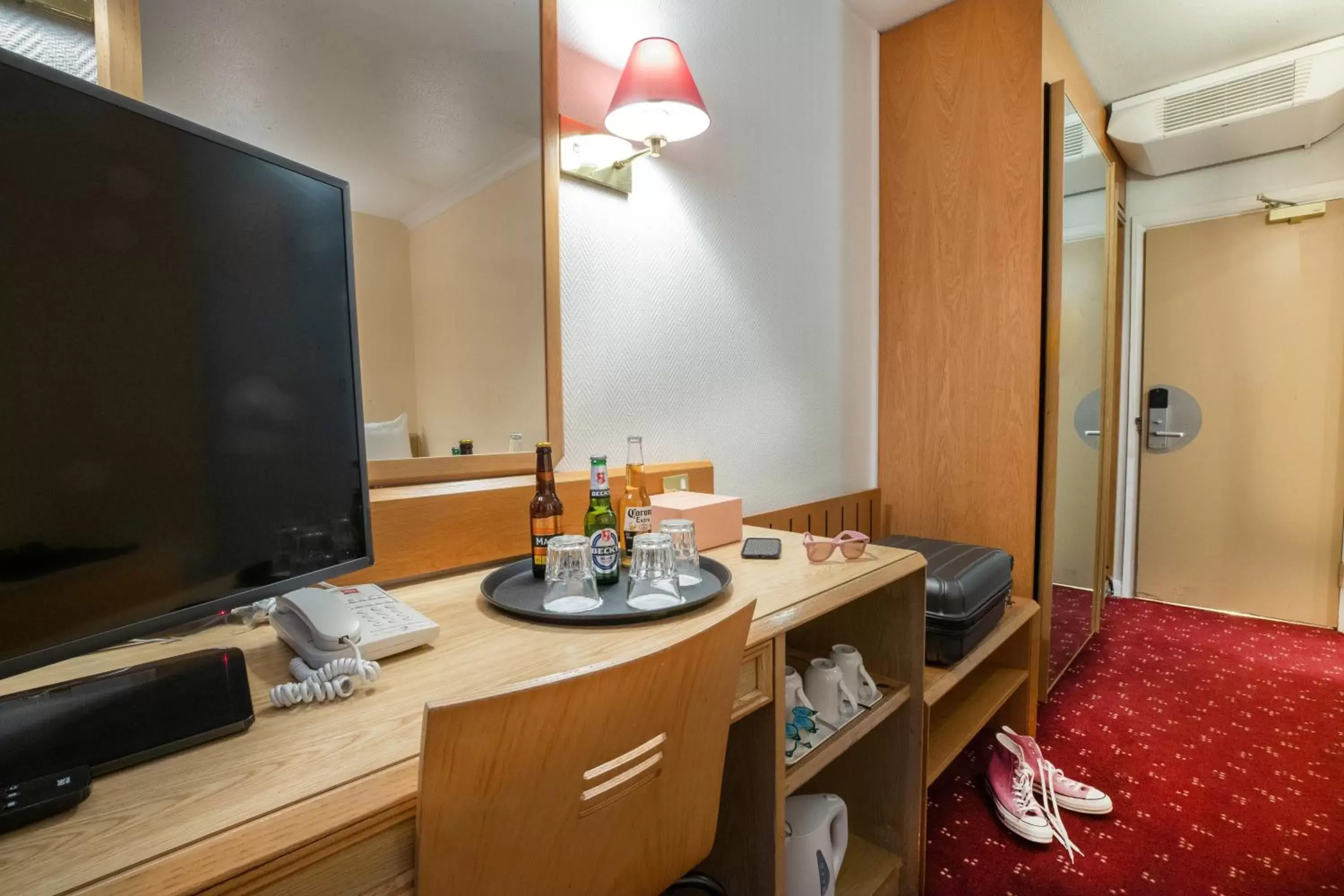 Game Room, TV/Entertainment Center in ibis London Earls Court