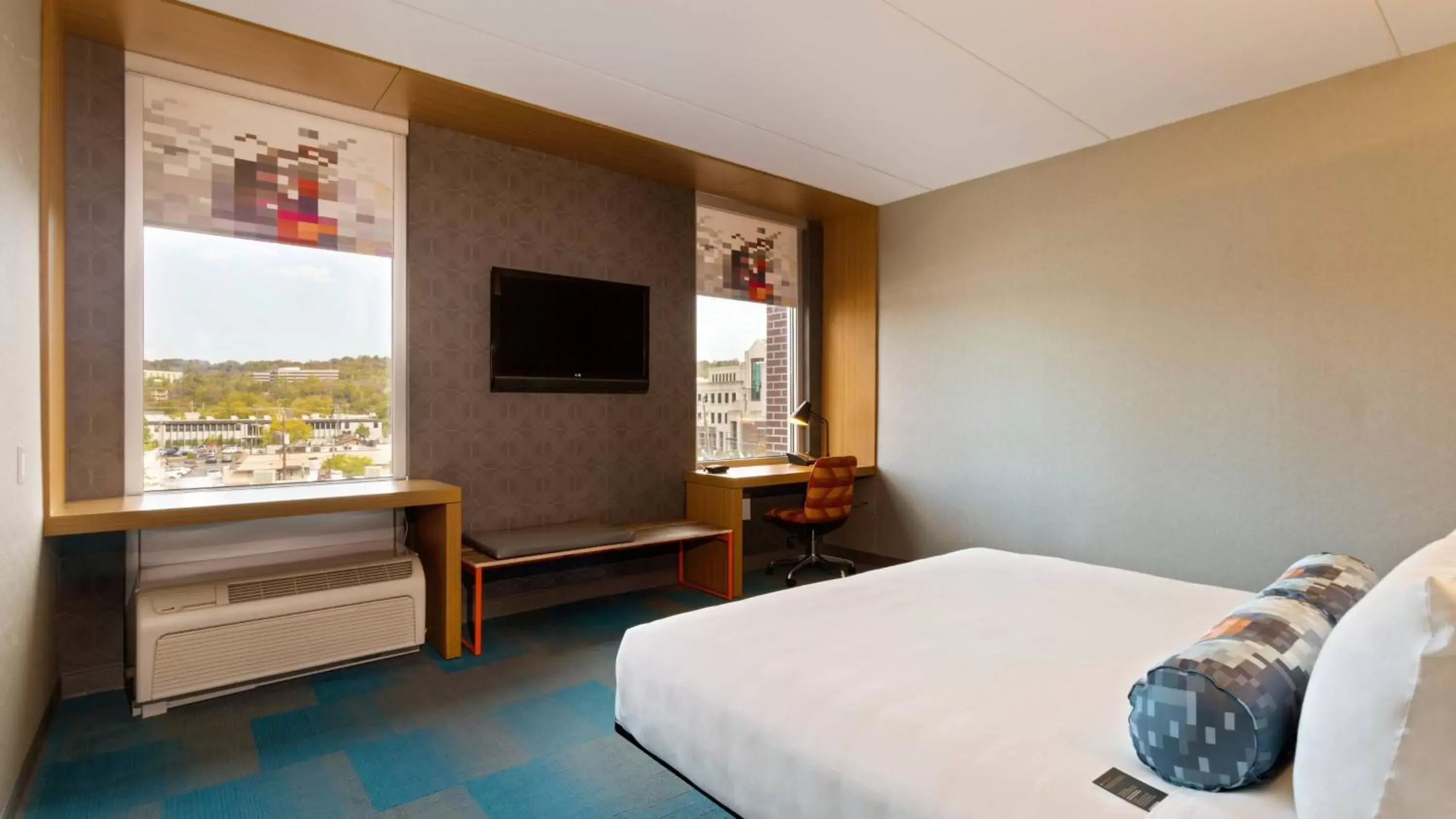 Photo of the whole room in Aloft Birmingham Soho Square