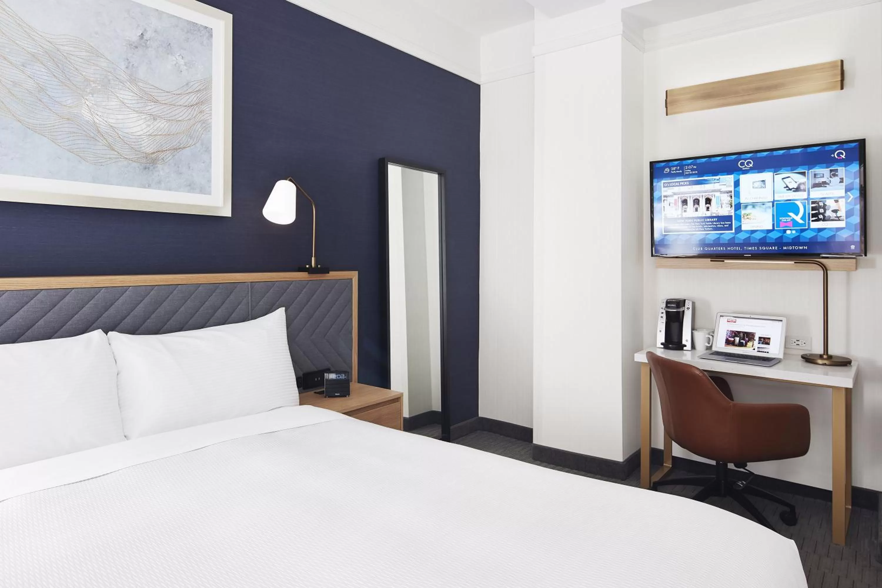 Photo of the whole room, Bed in Club Quarters Hotel Times Square, New York