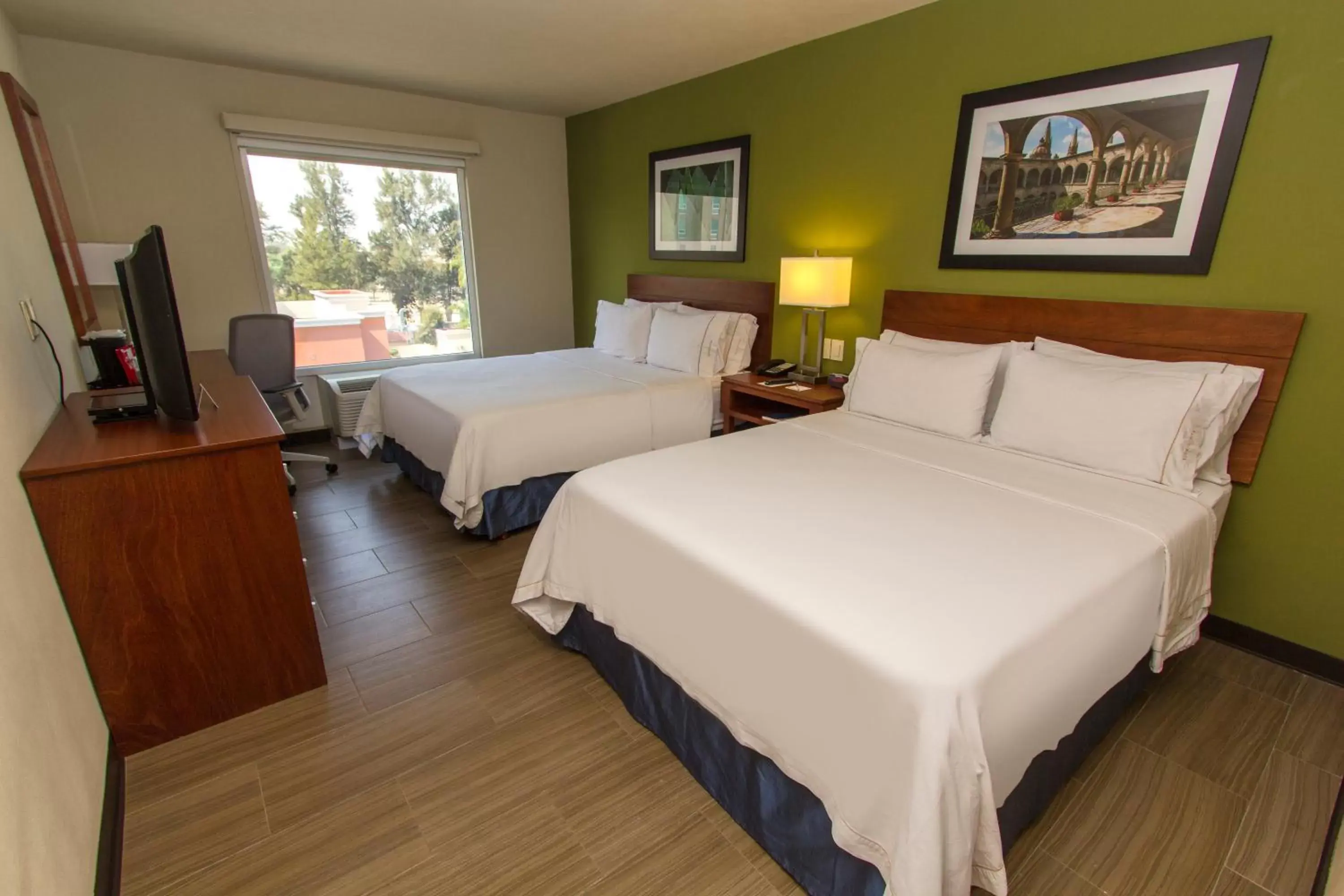 Photo of the whole room, Bed in Holiday Inn Express Guadalajara Aeropuerto, an IHG Hotel