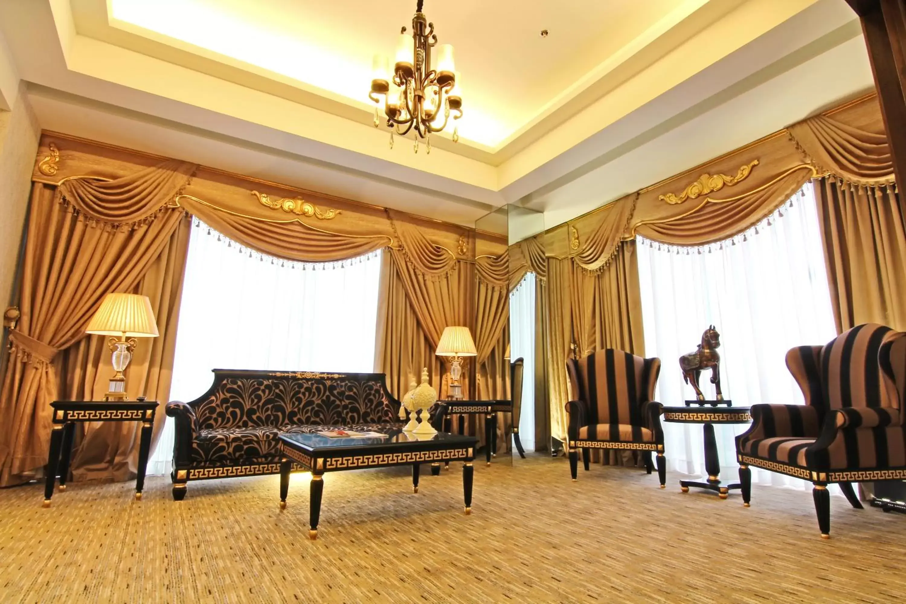 Living room, Seating Area in Luxent Hotel